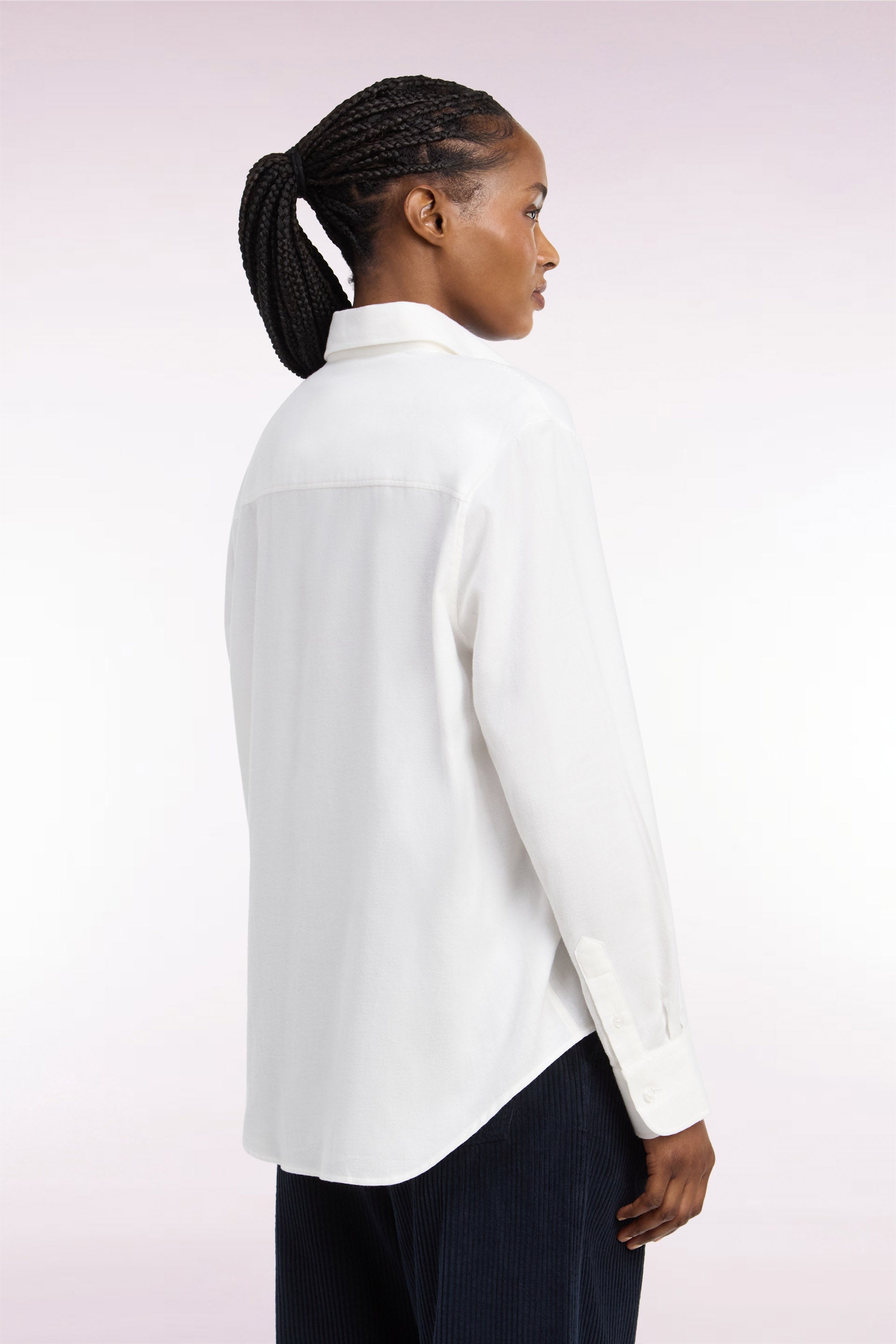 Chemise en coton écru à poches plaquées coupe décontractée