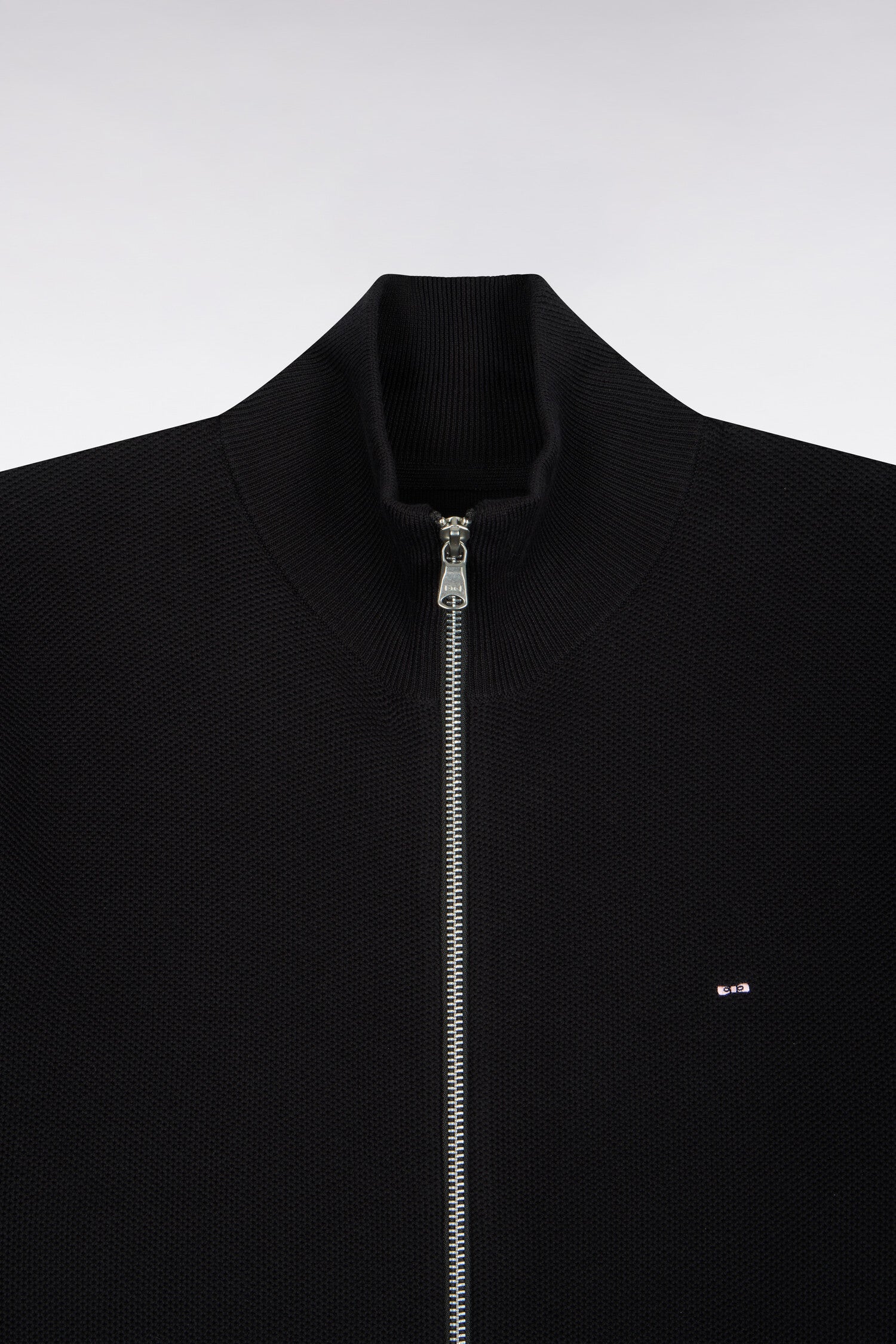 Cardigan zippé en coton noir coupe droite