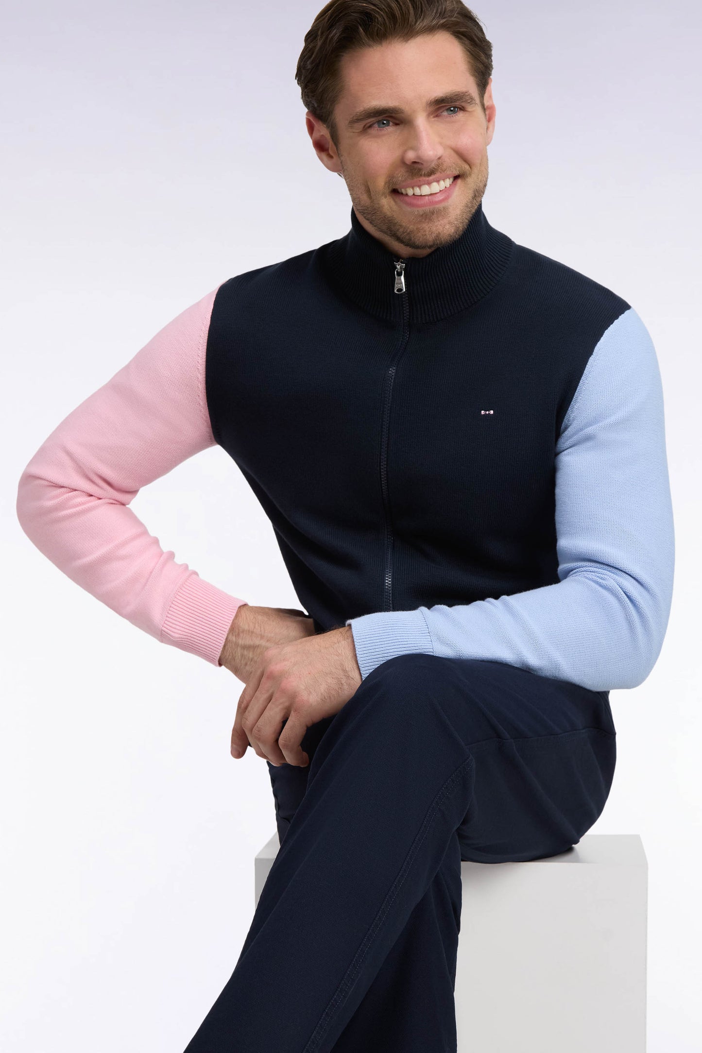 Cardigan zippé tricolore en coton marine dos brodé coupe droite