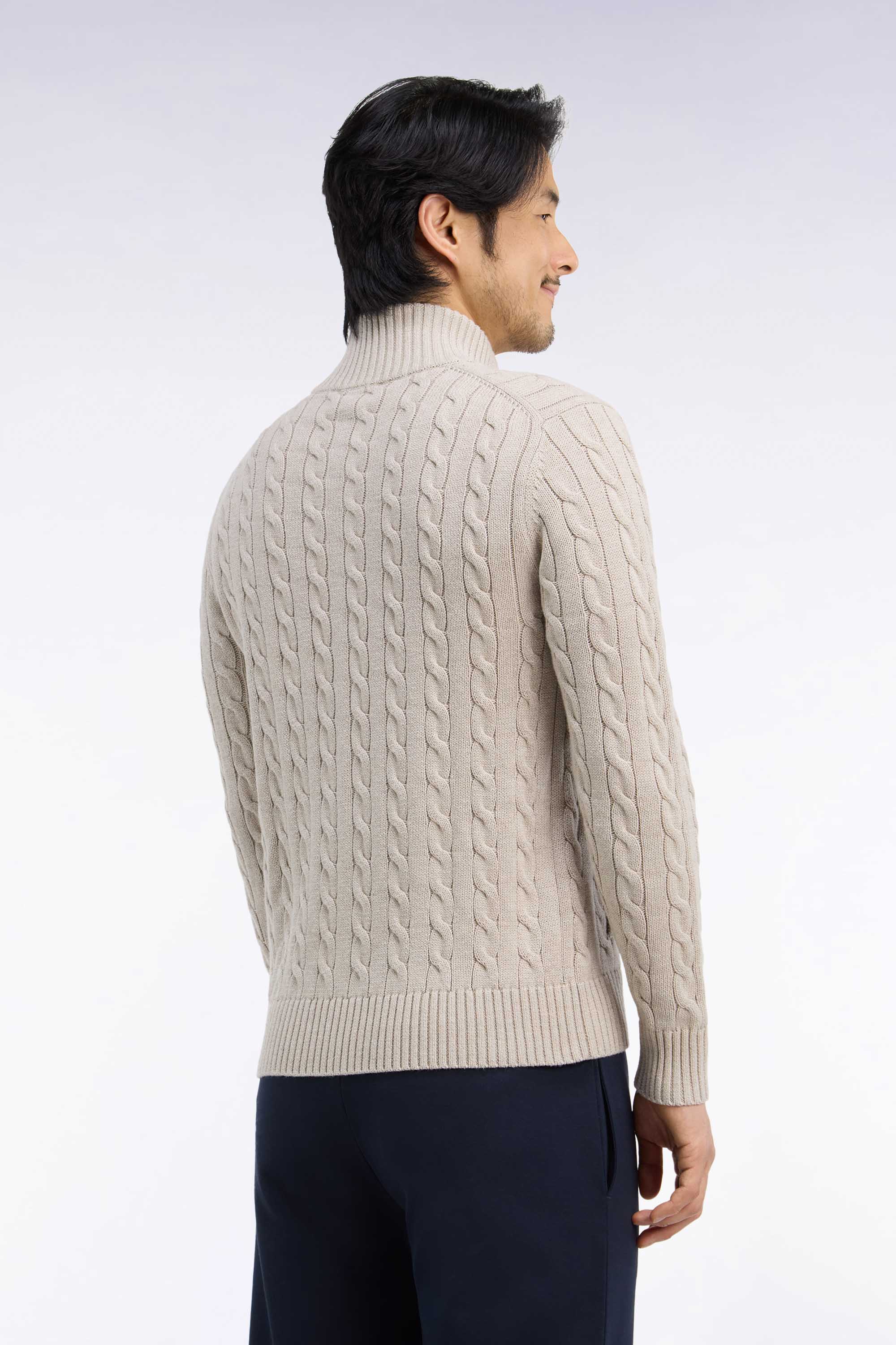 Cardigan à torsades zippé en coton beige coupe droite