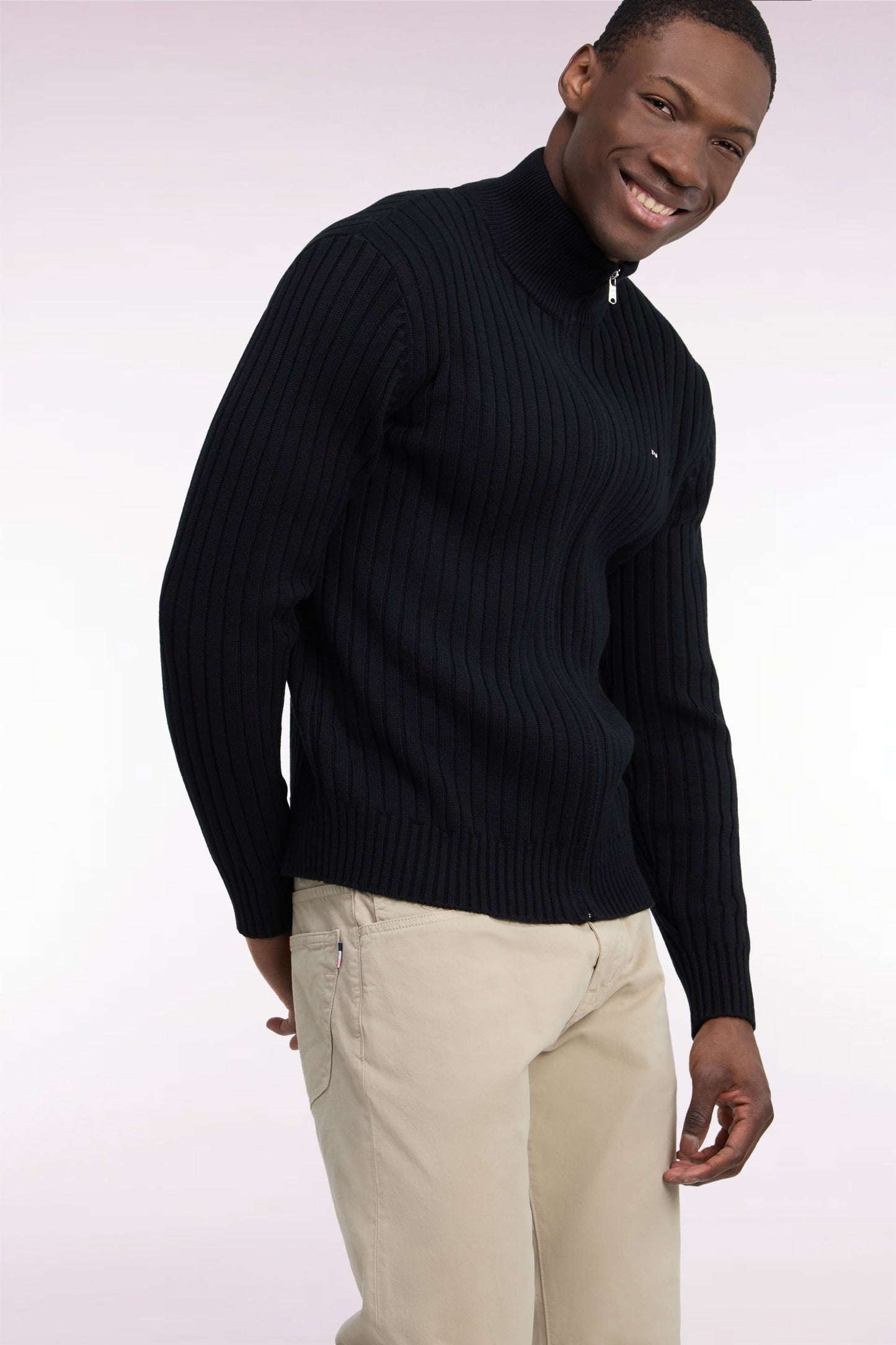 Cardigan zippé à col camionneur en laine et coton noir côtelé coupe droite