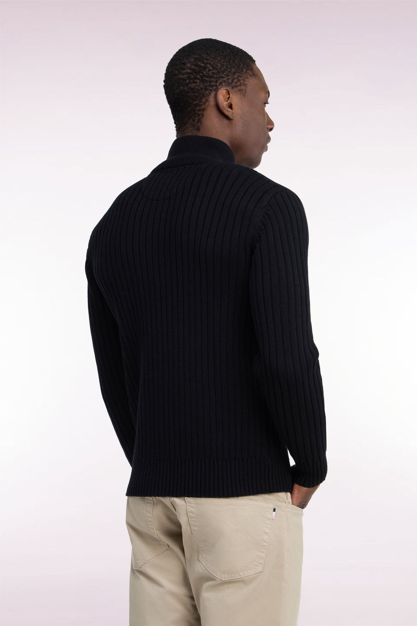 Cardigan zippé à col camionneur en laine et coton noir côtelé coupe droite