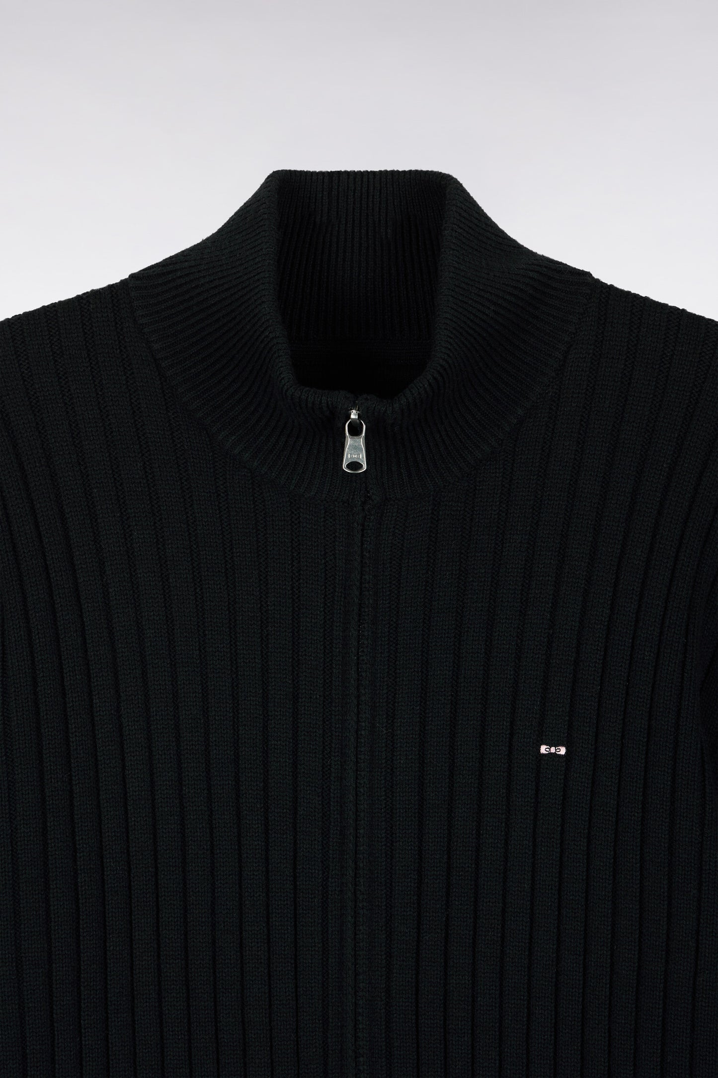 Cardigan zippé à col camionneur en laine et coton noir côtelé coupe droite