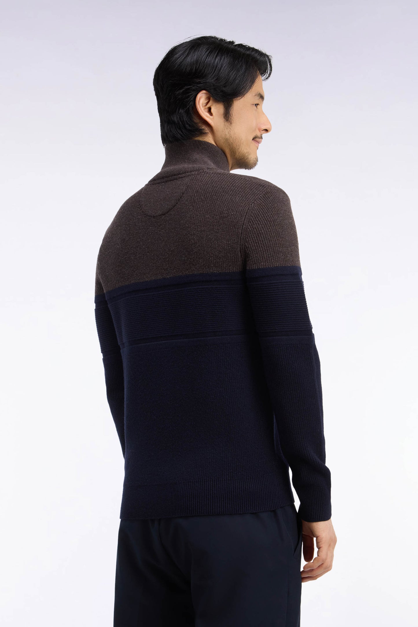 Cardigan zippé bicolore en laine mérinos marine et marron coupe droite