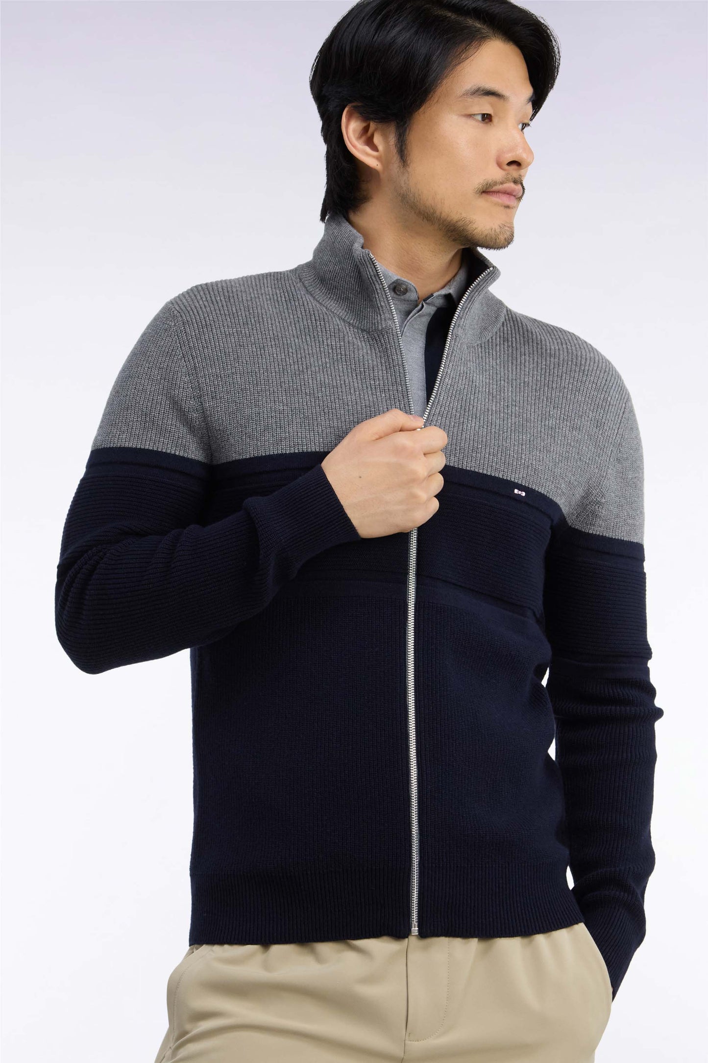 Cardigan zippé bicolore en laine mérinos marine et gris coupe droite