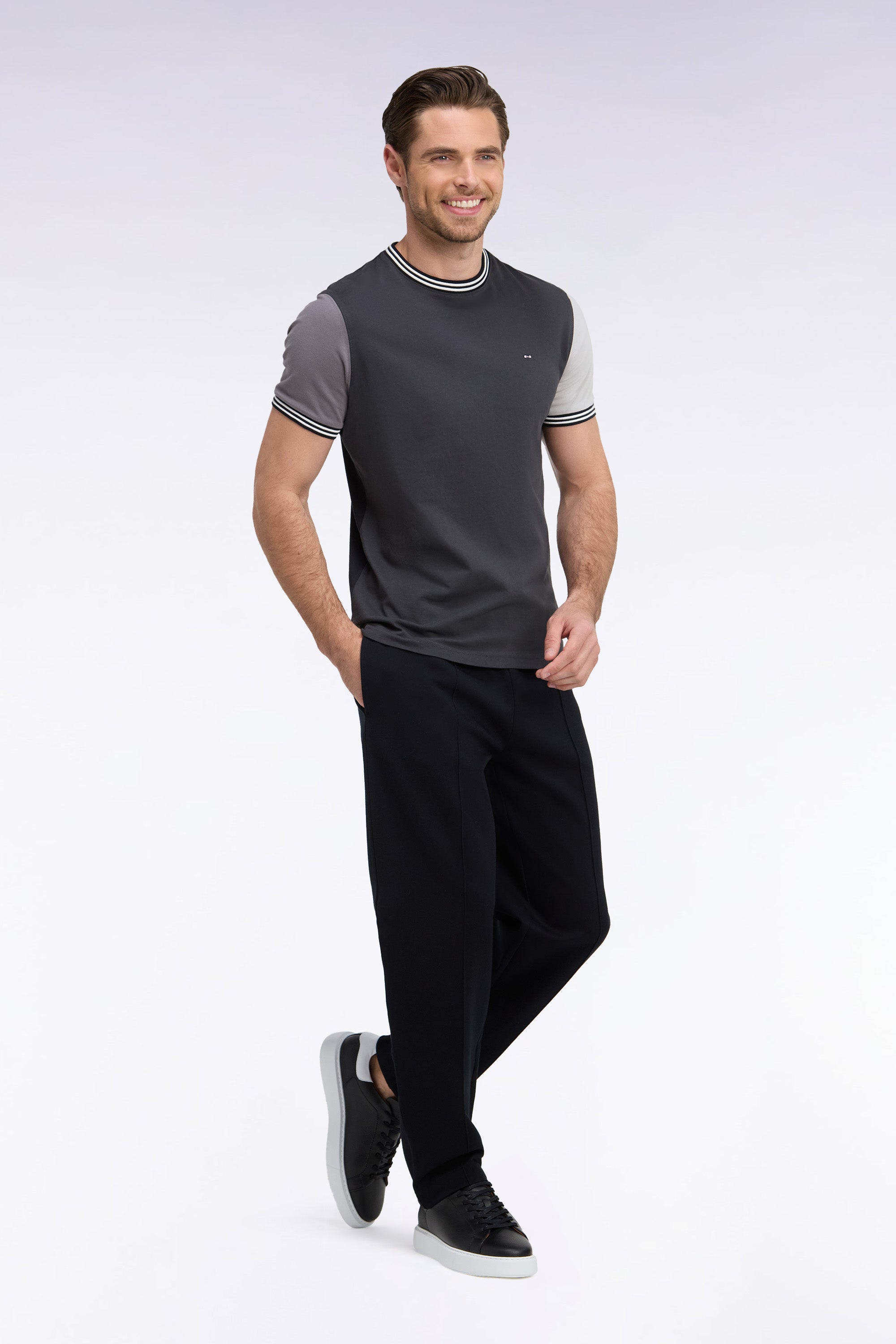 Jogging de interlock de coton stretch negro corte recto