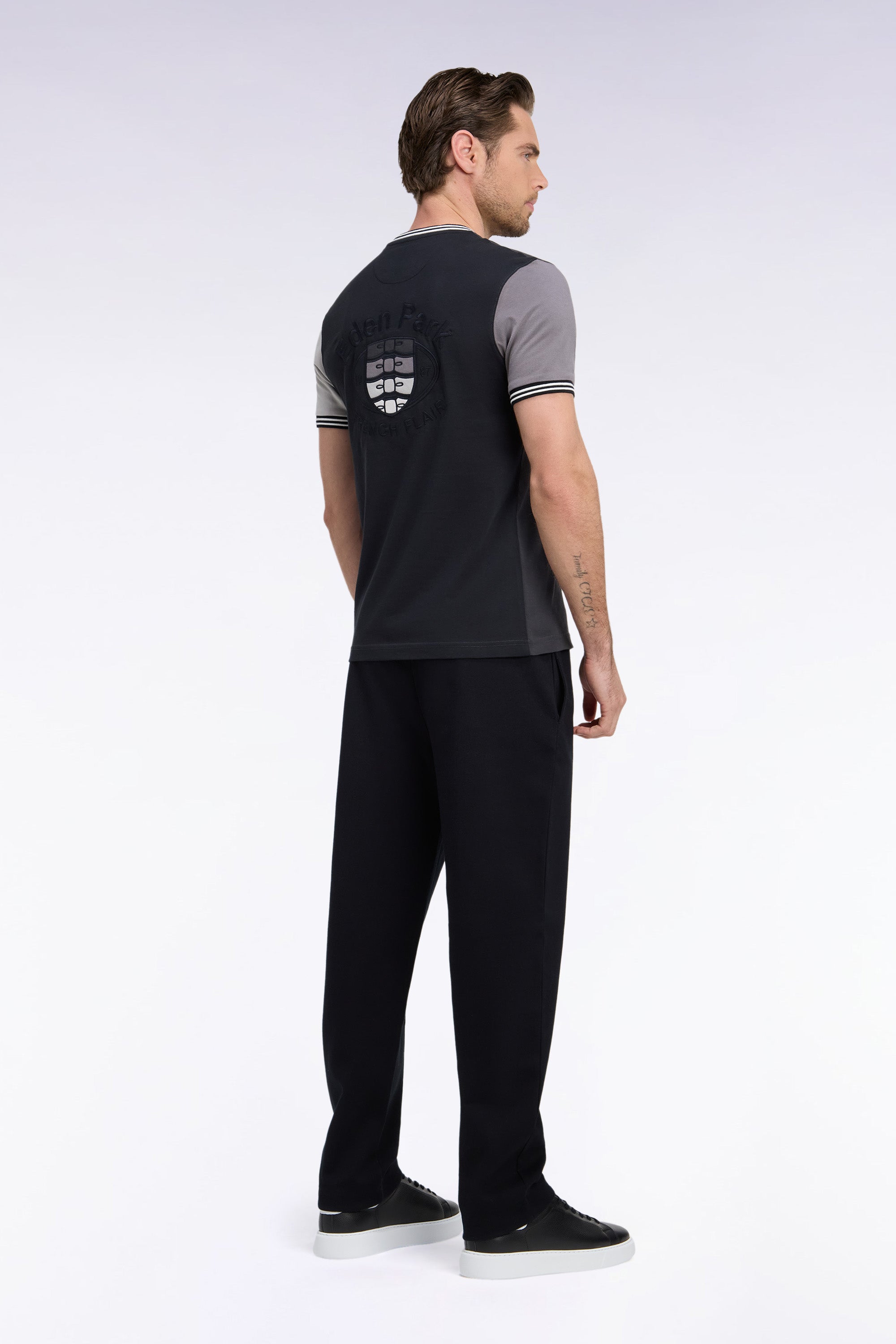 Jogging de interlock de coton stretch negro corte recto