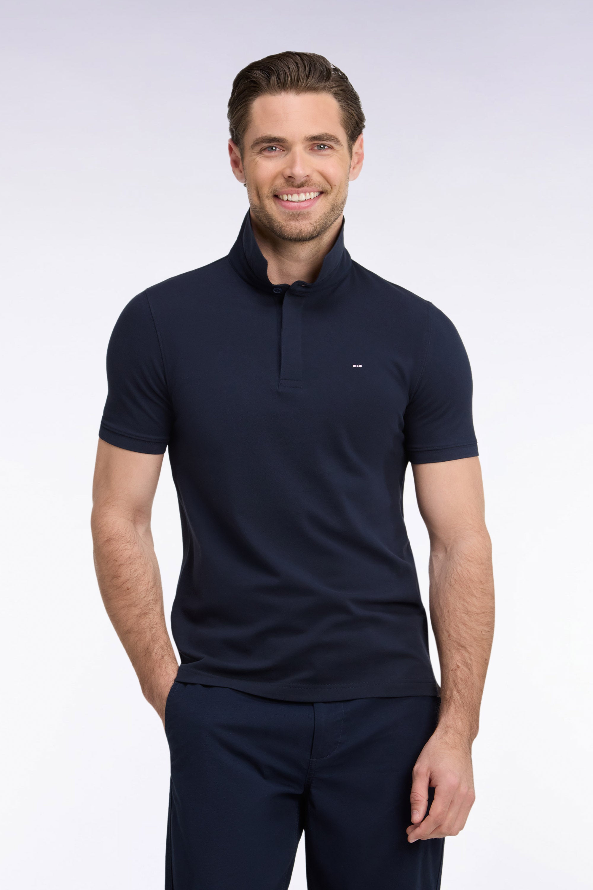 Polo manches courtes en coton stretch marine coupe ajustée