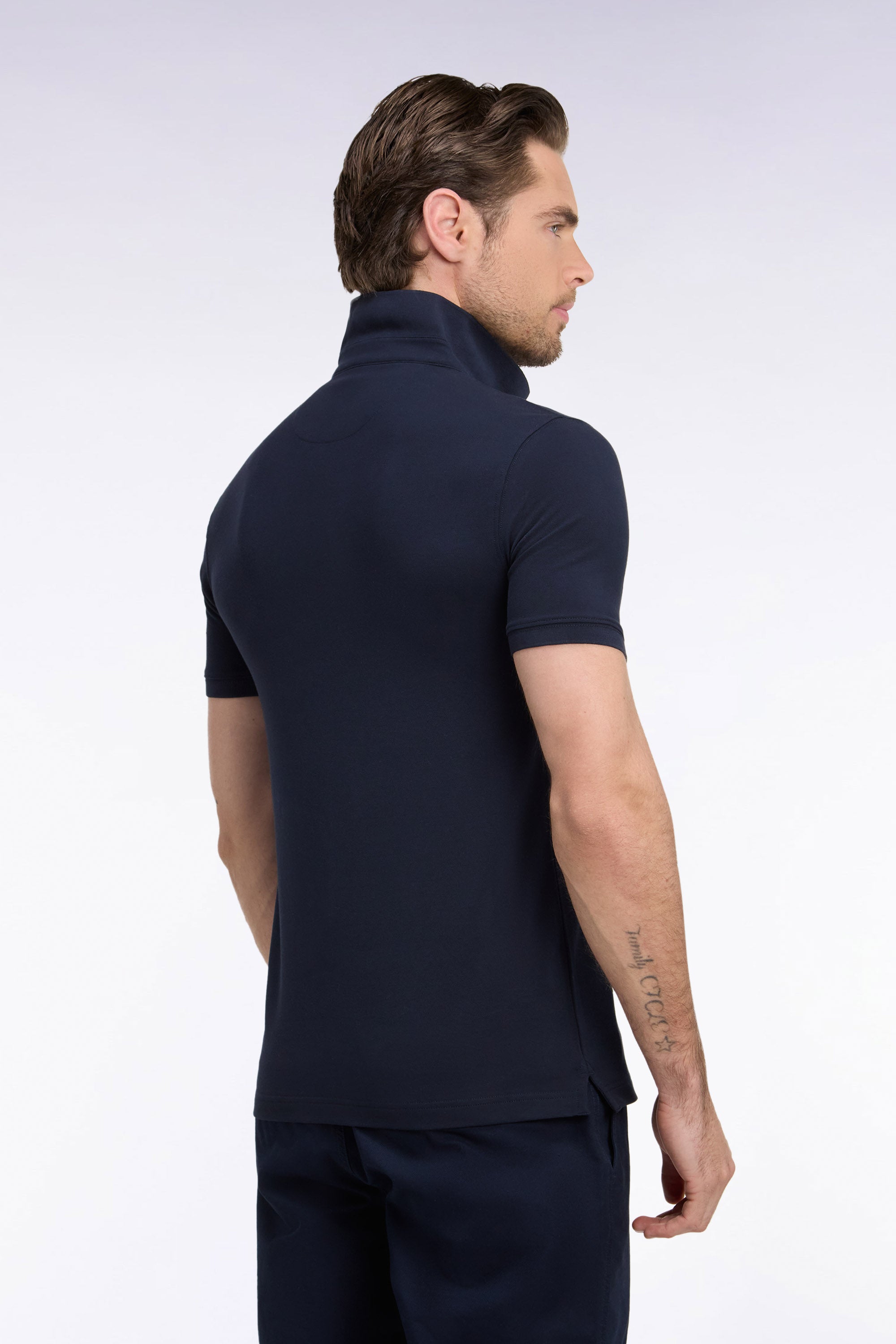Polo manches courtes en coton stretch marine coupe ajustée