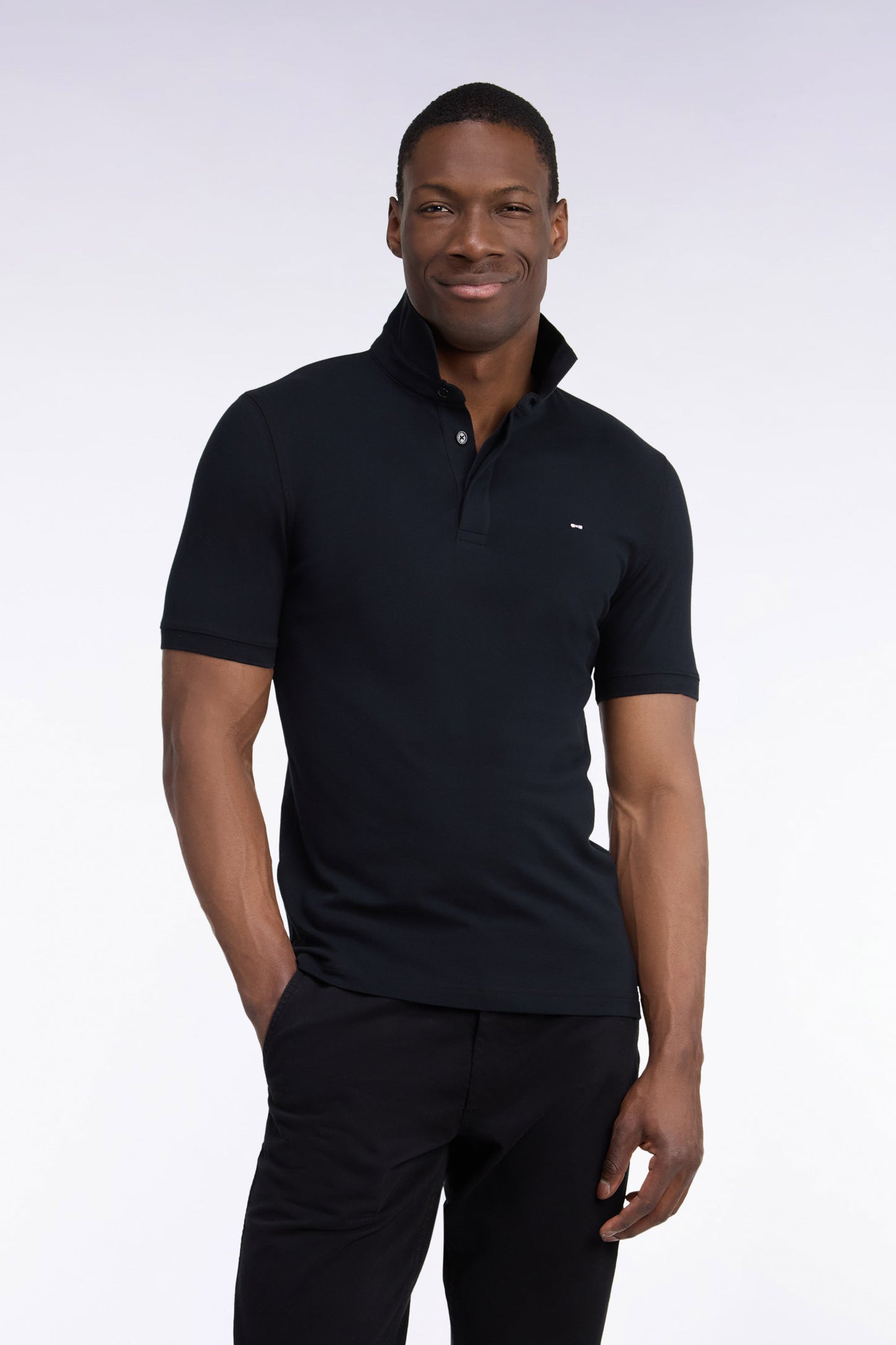 Polo manches courtes en coton stretch noir coupe ajustée