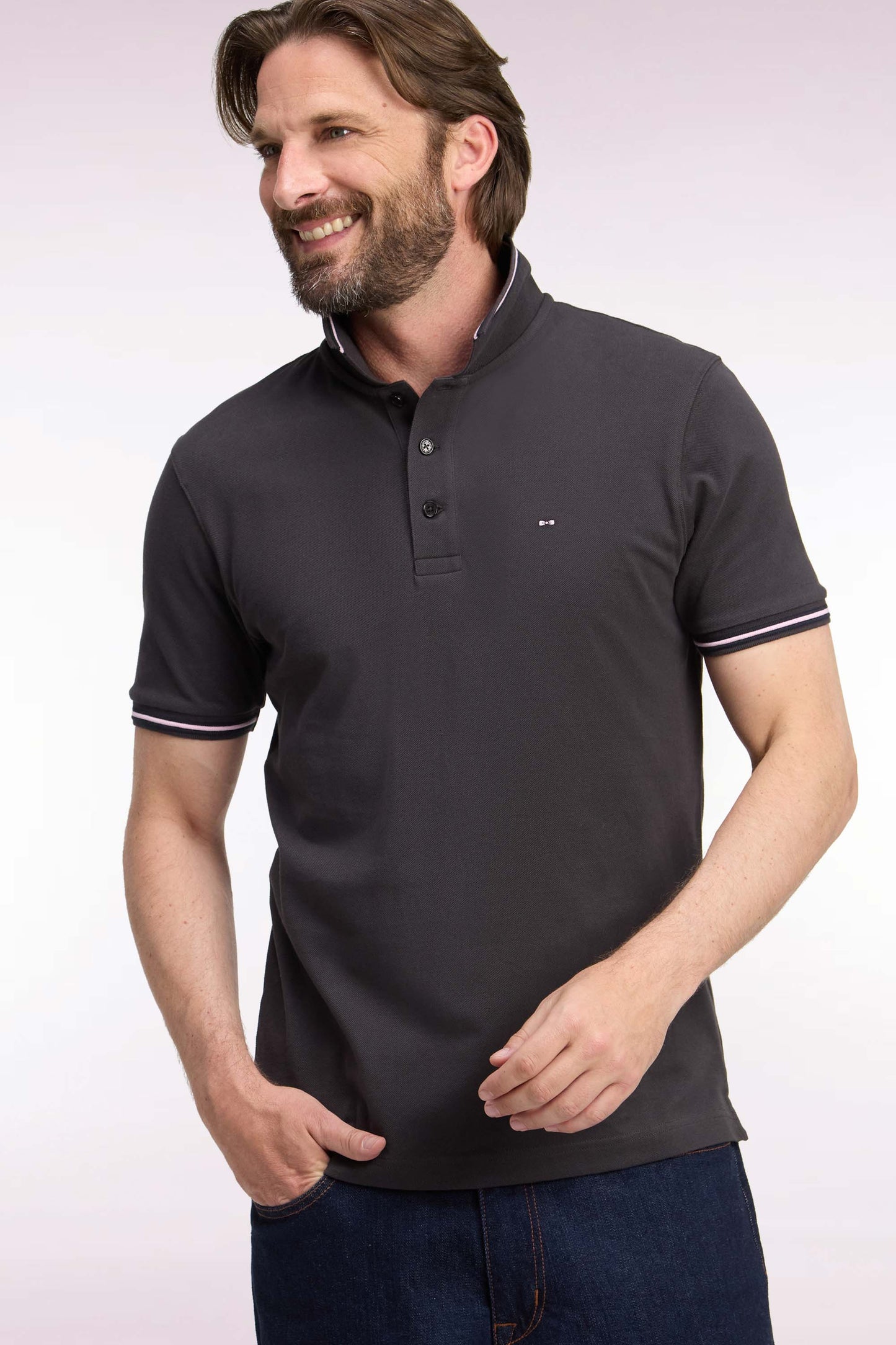 Polo manches courtes en piqué coton marron coupe droite