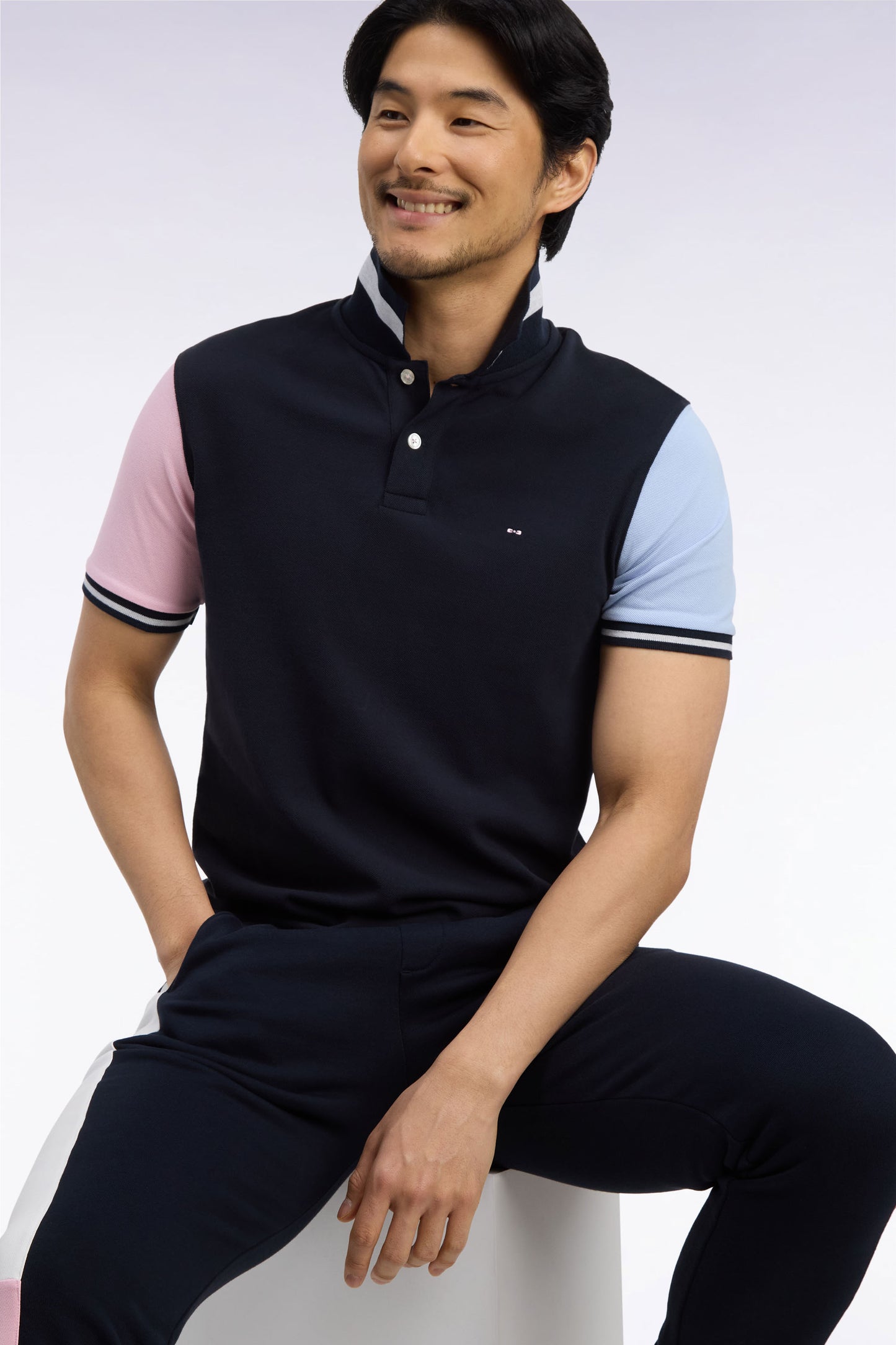 Polo manches courtes en coton tricolore marine broderie dos coupe droite