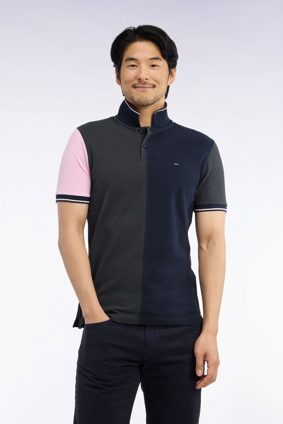 Polo manches courtes à découpes marine et kaki coupe droite