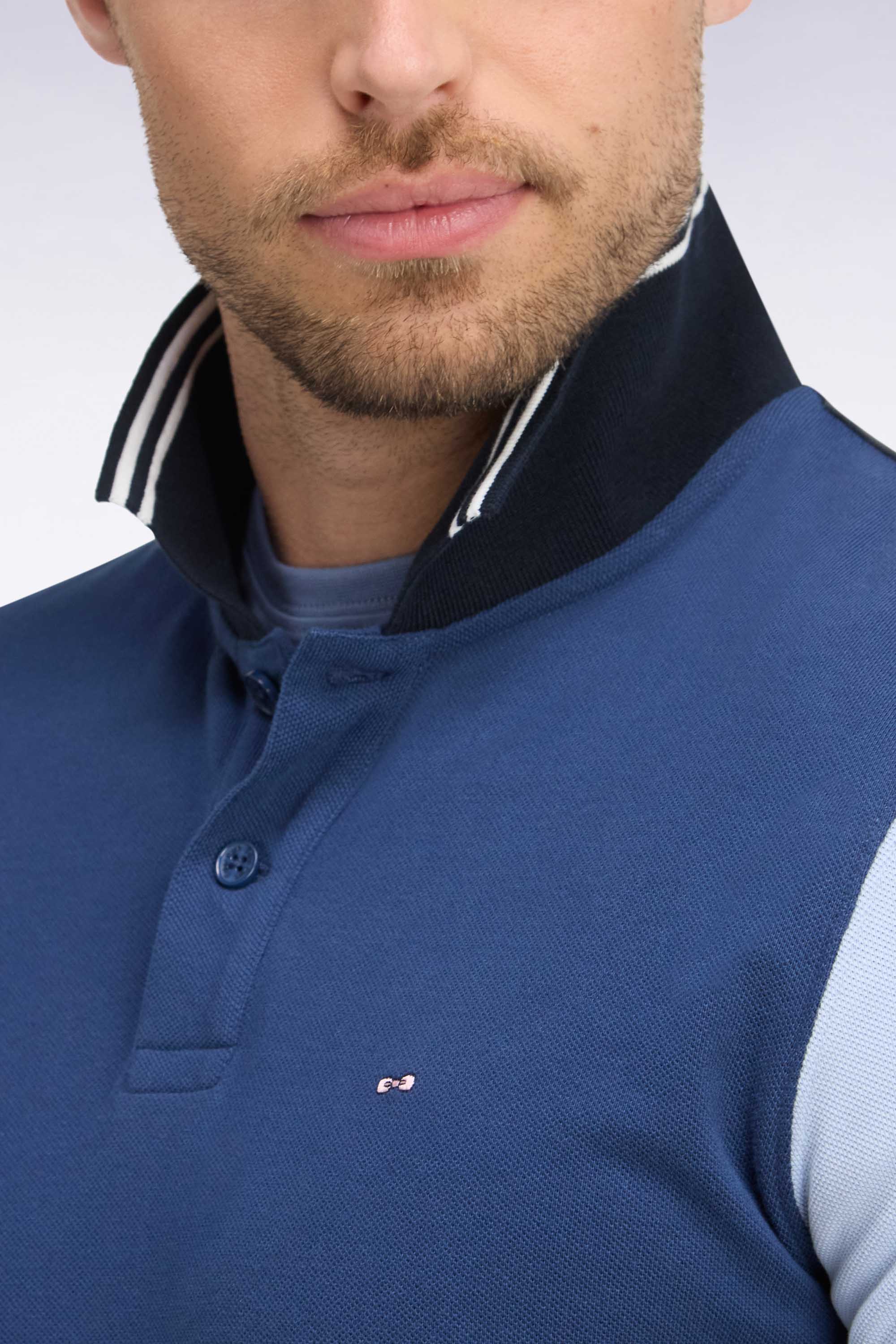 Polo manches courtes en coton tricolore bleu coupe droite