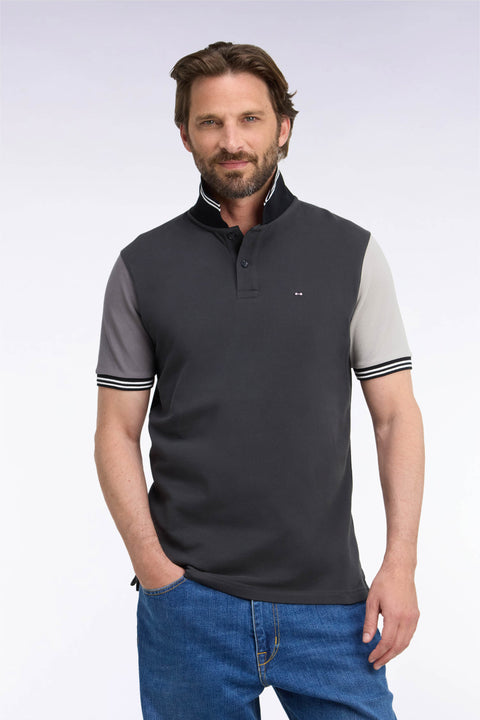 Polo manches courtes en coton tricolore gris coupe droite - Image 3