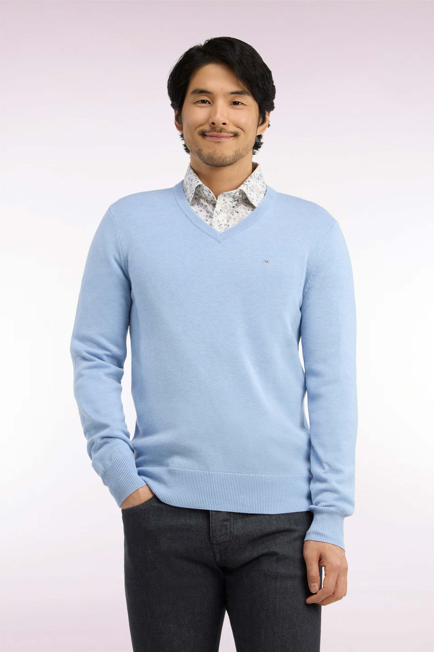 Pull col V en laine et coton ciel coupe droite