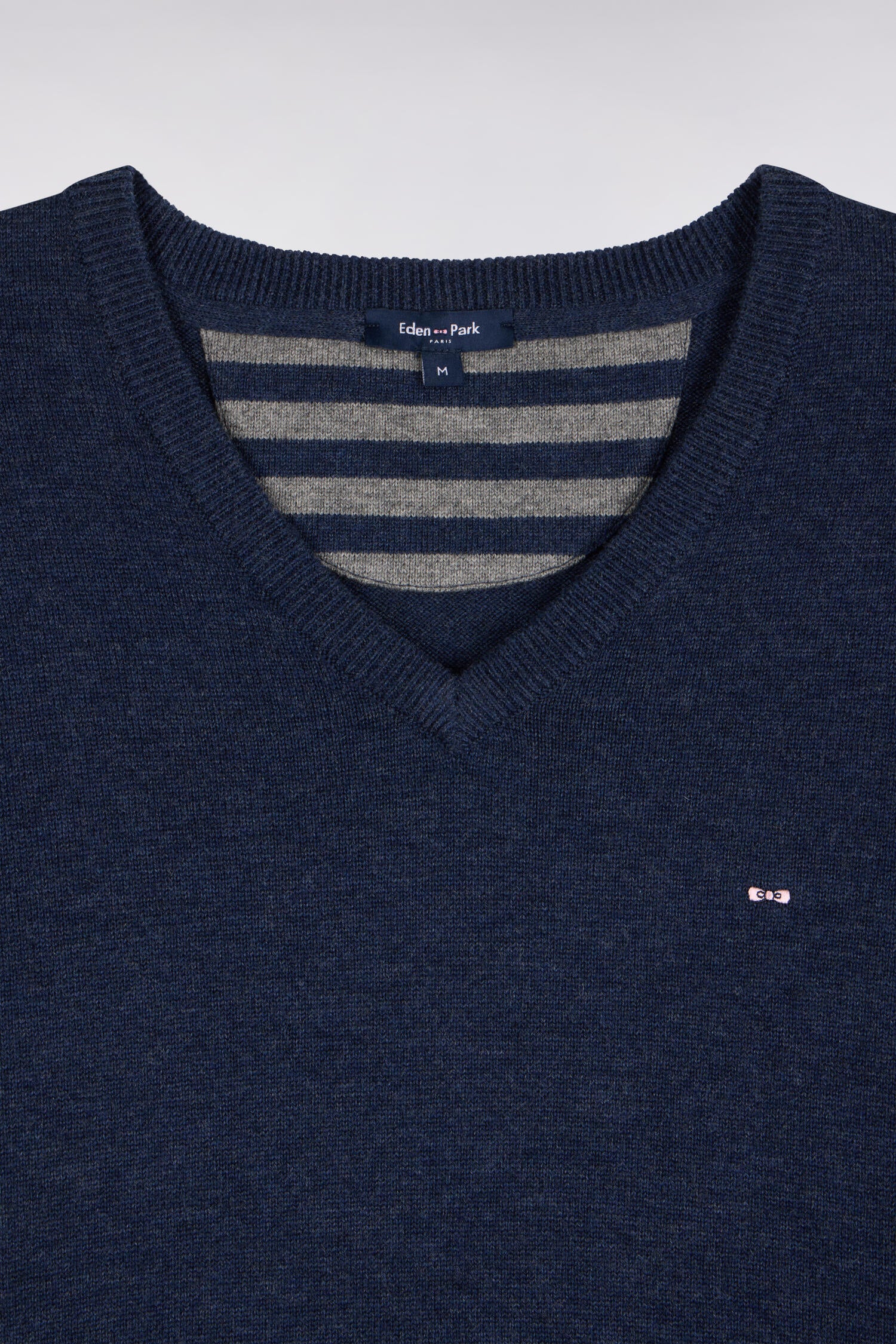 Pull col V en laine et coton bleu coupe droite