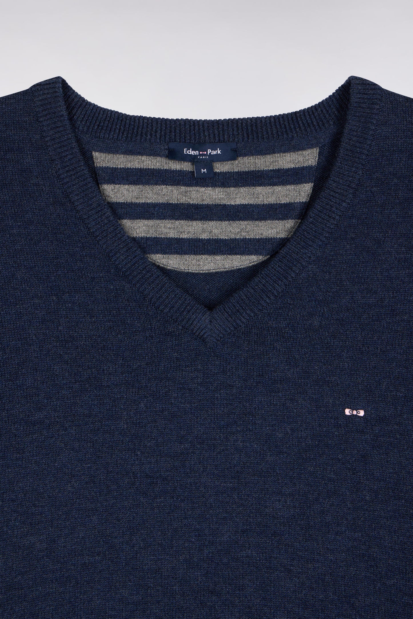 Pull col V en laine et coton bleu coupe droite