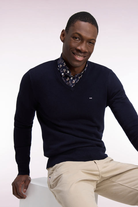 Pull col V en laine et coton marine coupe droite - Image 1