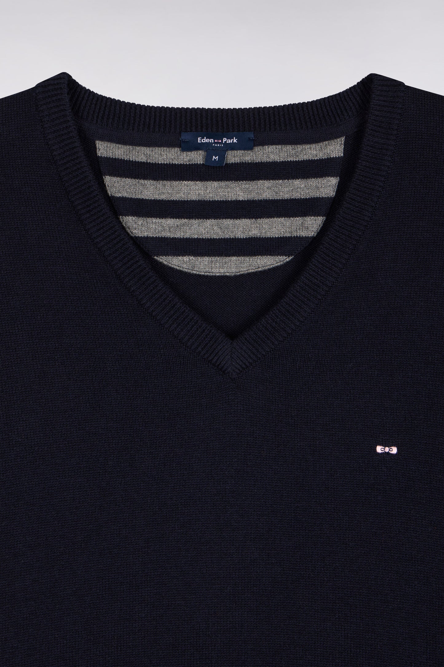 Pull col V en laine et coton marine coupe droite