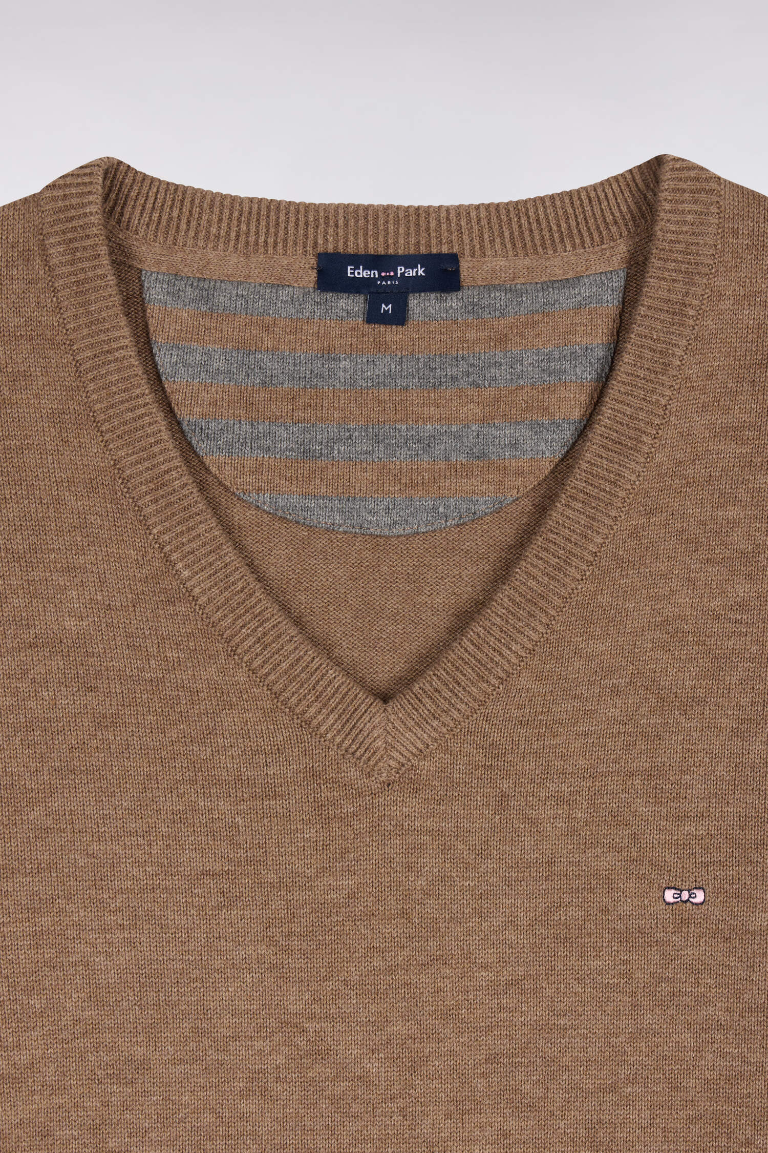 Pull col V en laine et coton marron coupe droite