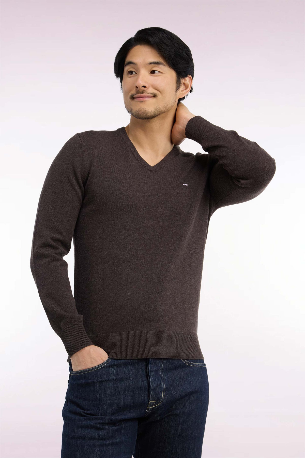Pull col V en laine et coton marron coupe droite