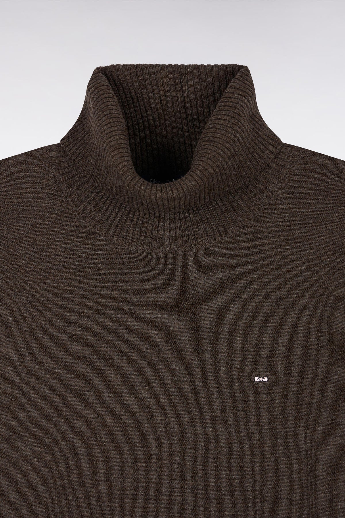 Straight cut brown wool and cotton turtleneck sweater