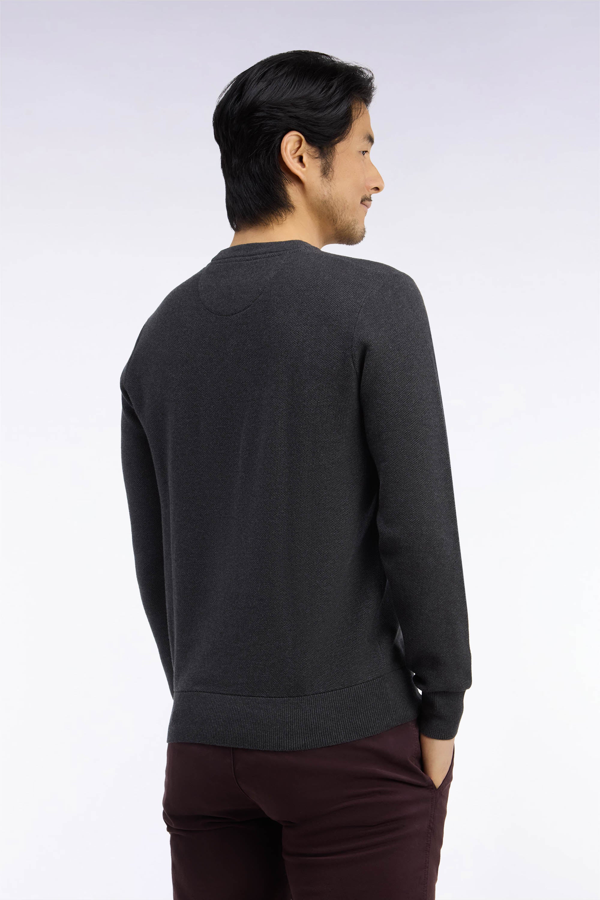 Pull col rond en coton gris foncé coupe droite