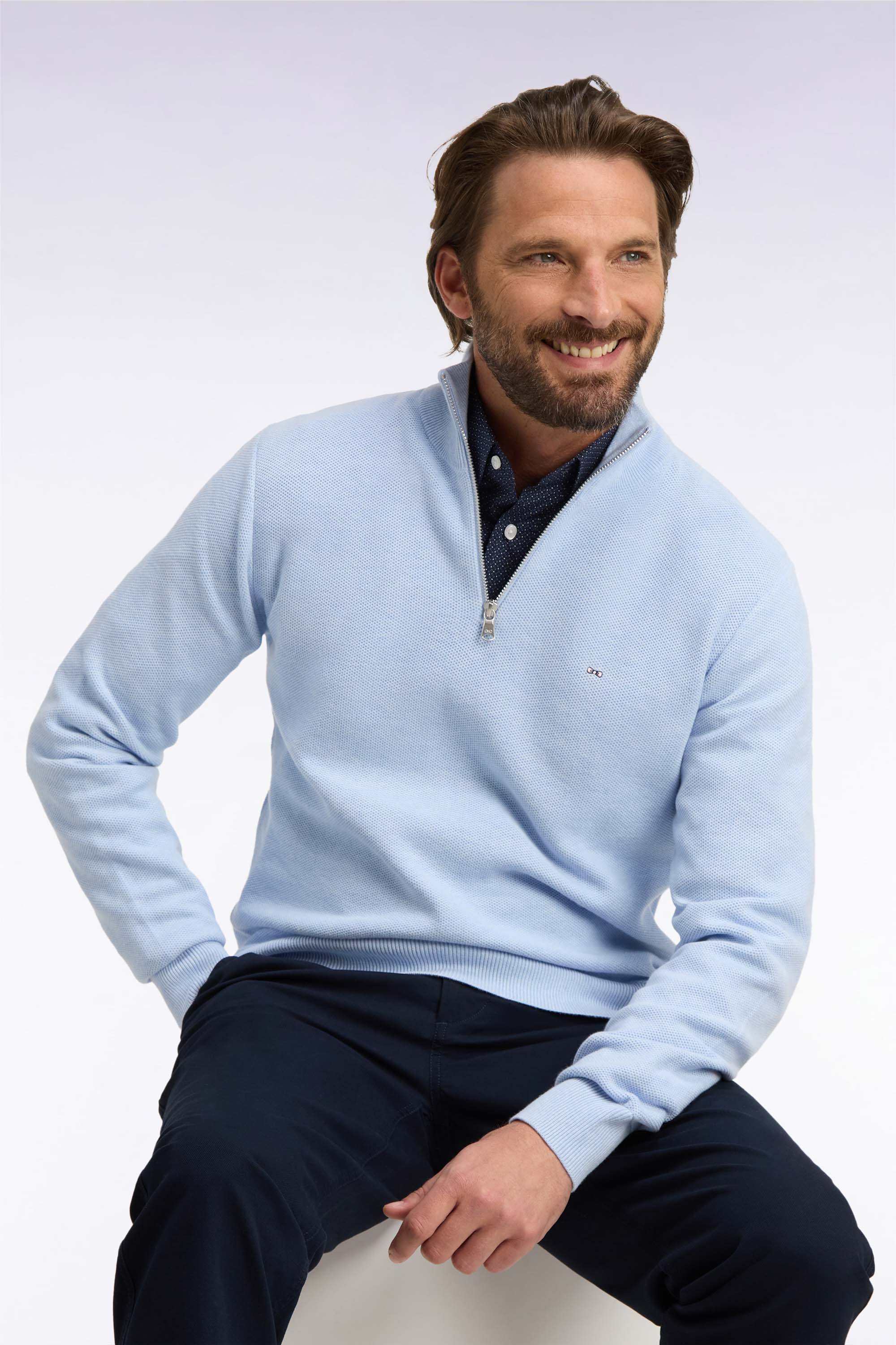 Pull col camionneur en coton bleu ciel coupe droite