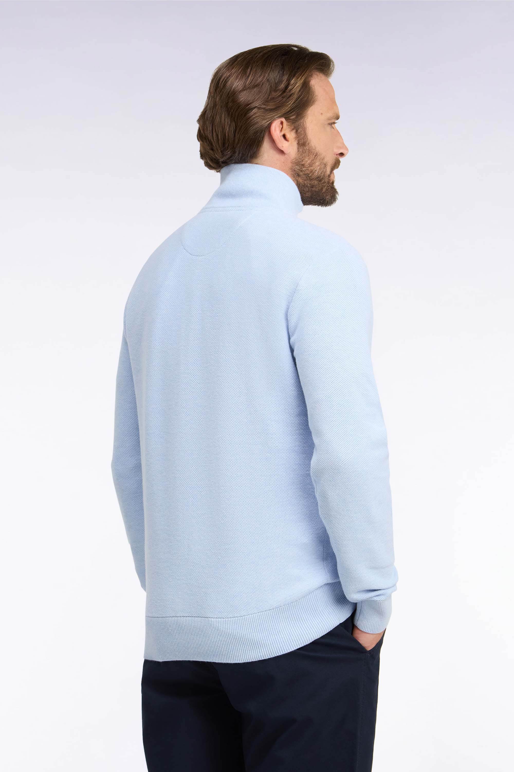 Pull col camionneur en coton bleu ciel coupe droite