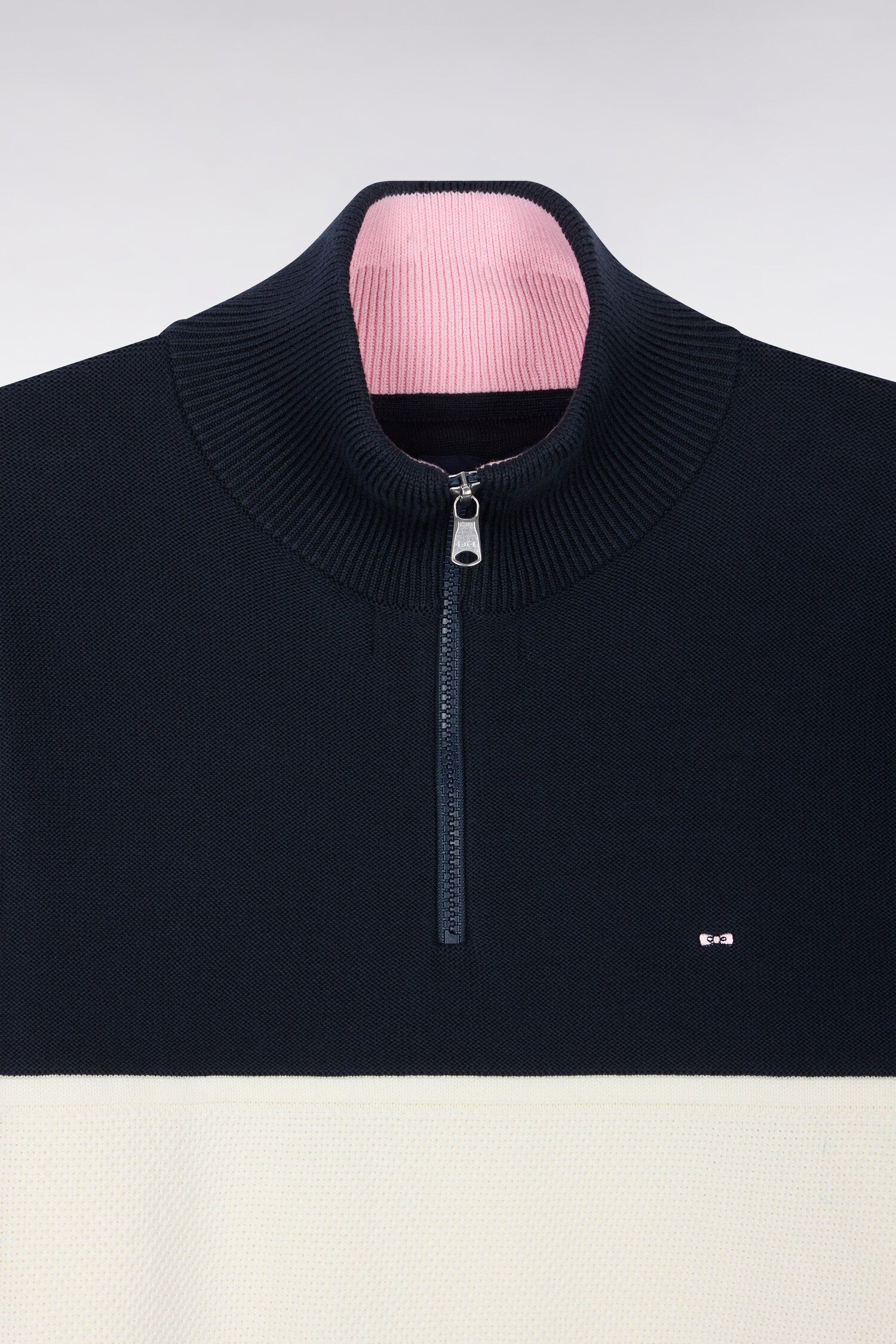 Pull à col camionneur zippé en coton marine à découpe tricolore coupe droite