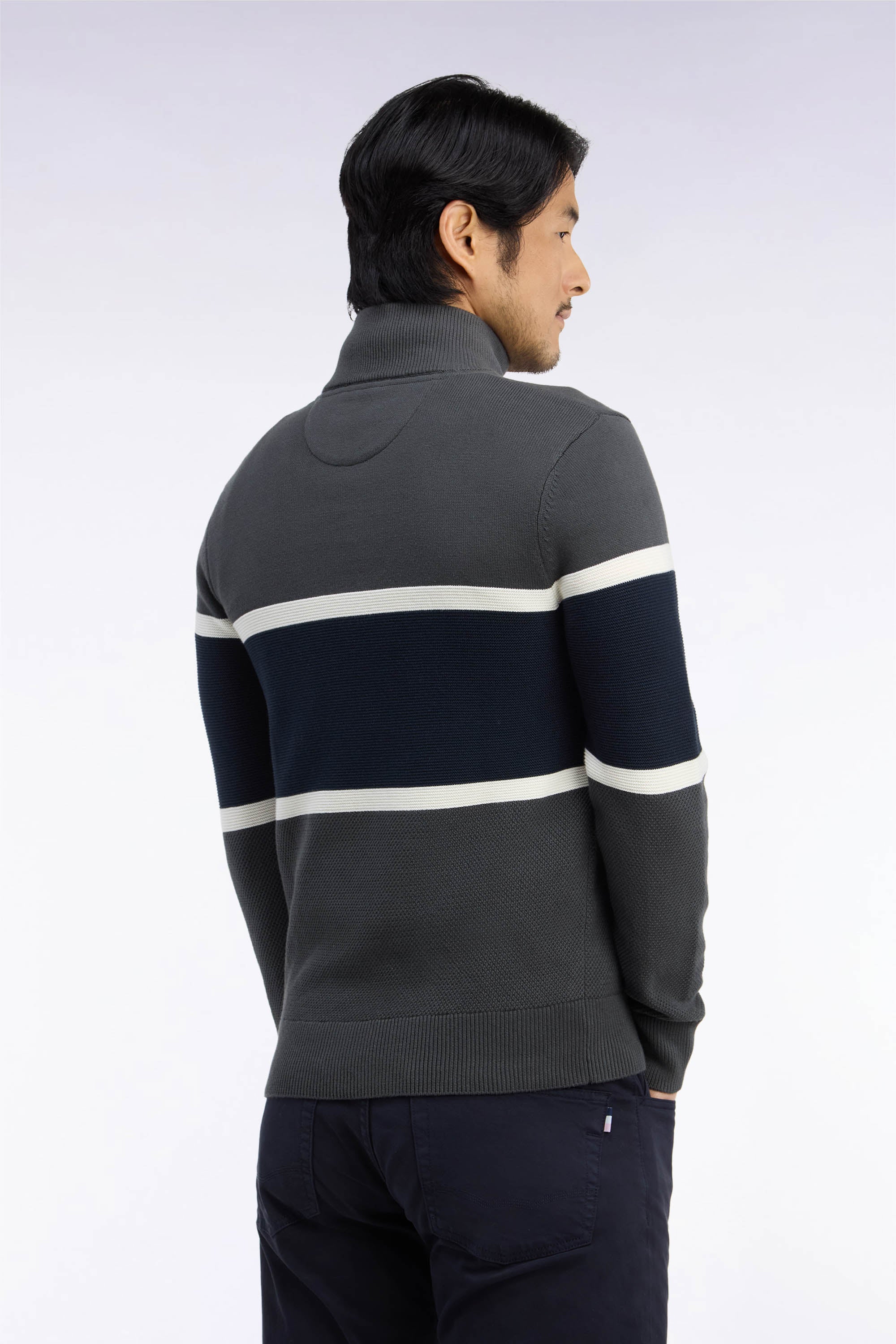 Pull à col camionneur en coton kaki à découpes contrastées coupe droite