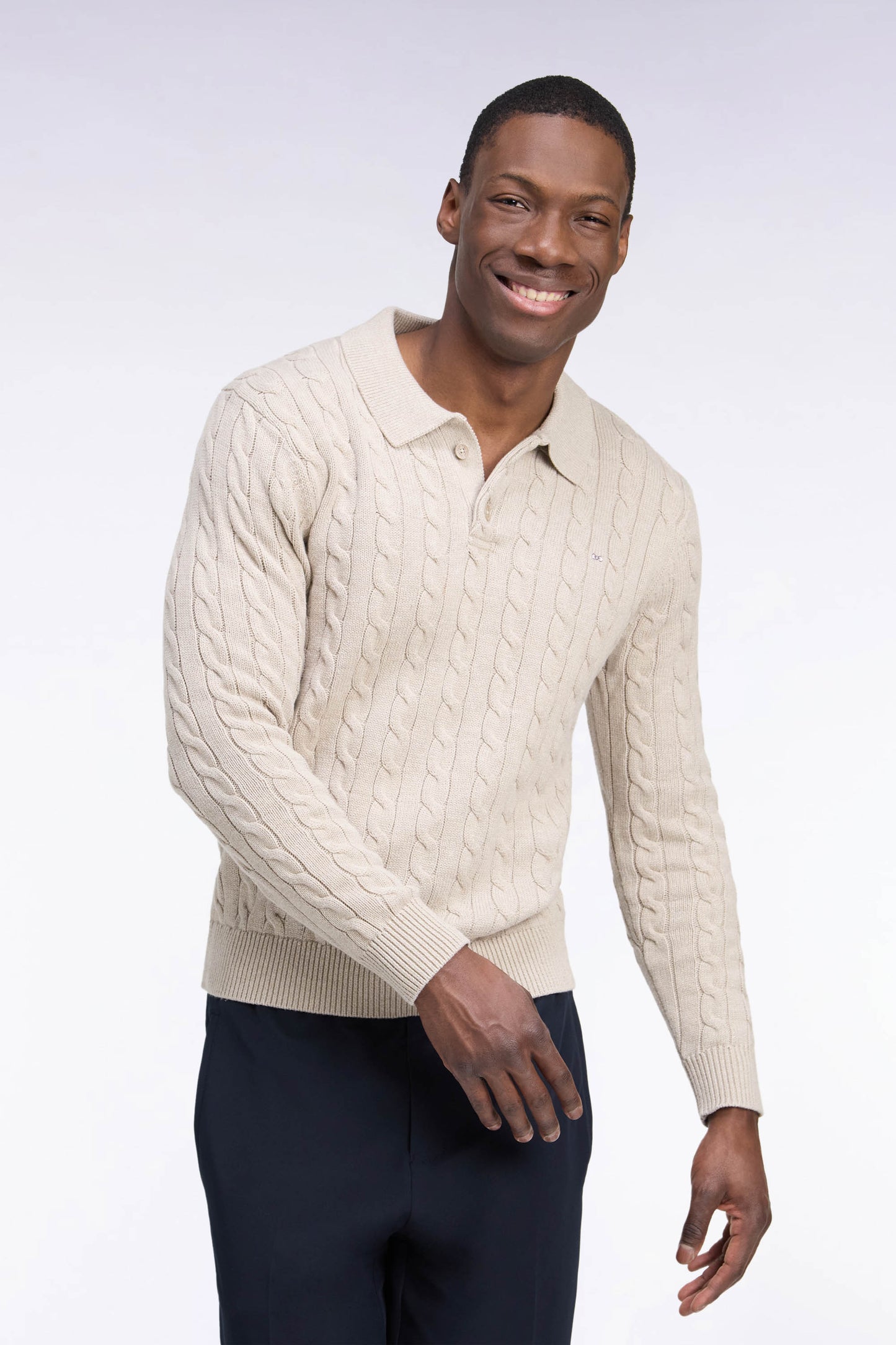 Pull à torsades et col maillot en coton beige coupe droite