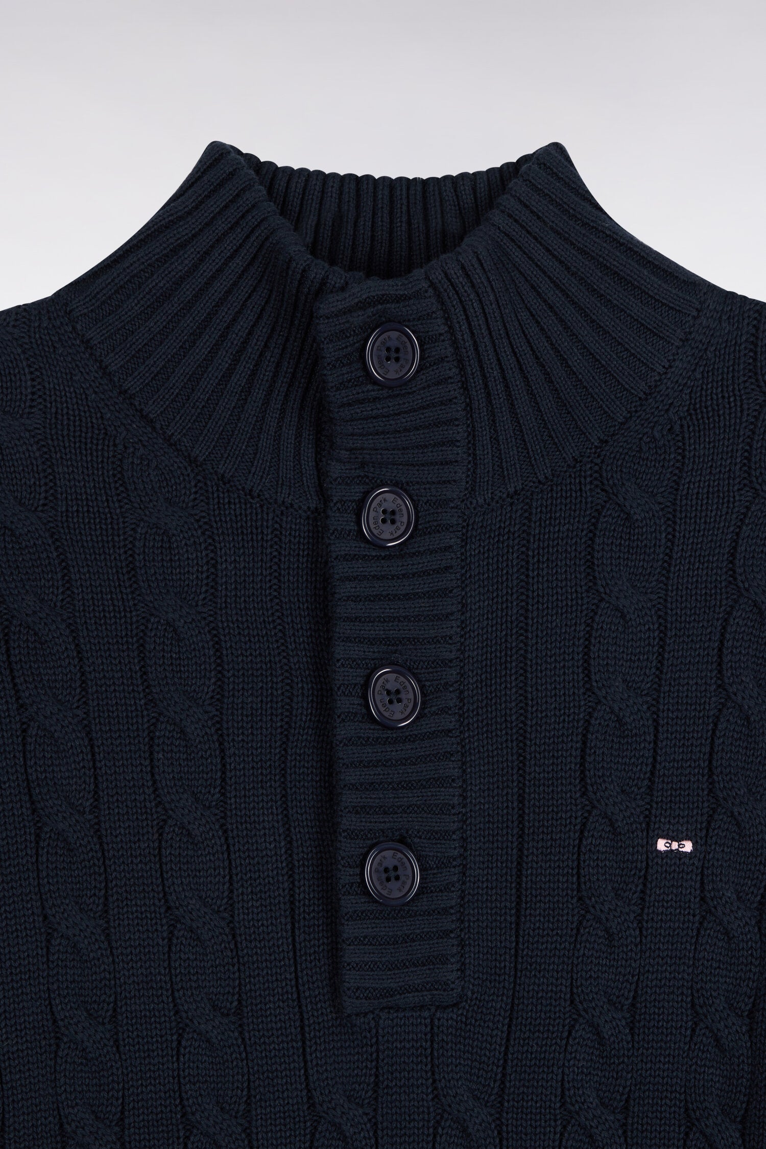 Pull à torsades col boutonné en coton marine coupe droite