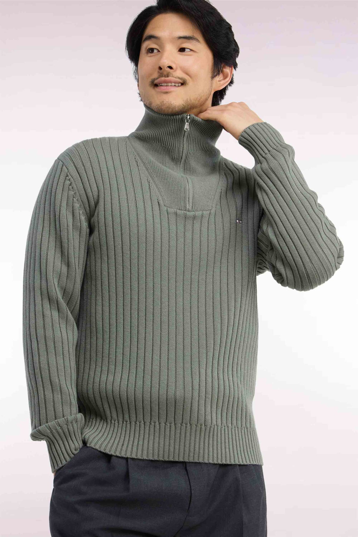 Pull col camionneur en laine et coton vert olive côtelé coupe droite