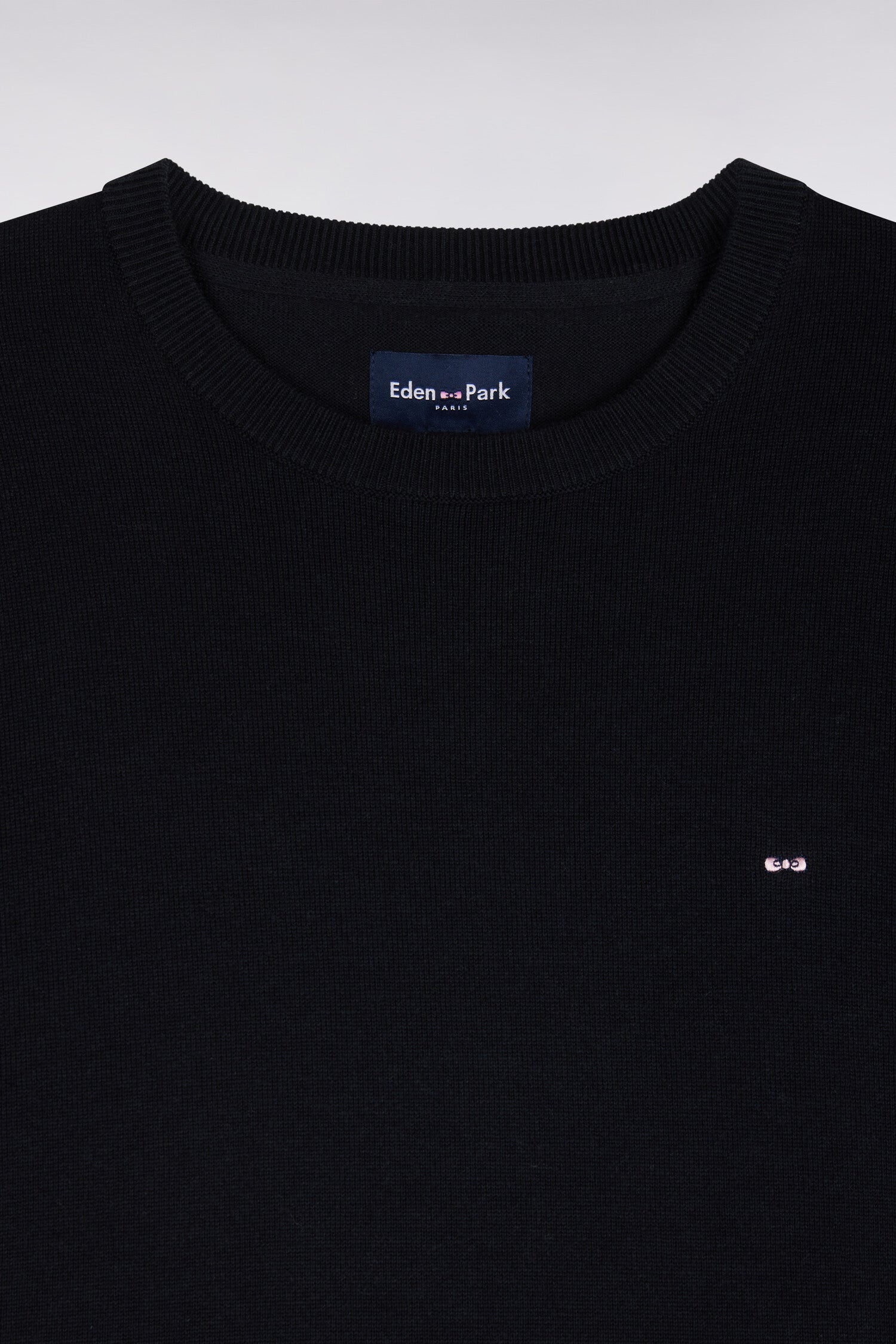 Pull à col rond en coton et viscose noir coupe droite