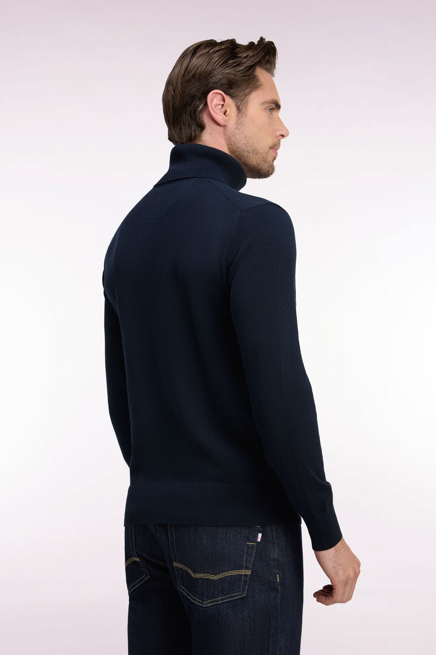 Pull à col roulé en coton et viscose marine coupe droite