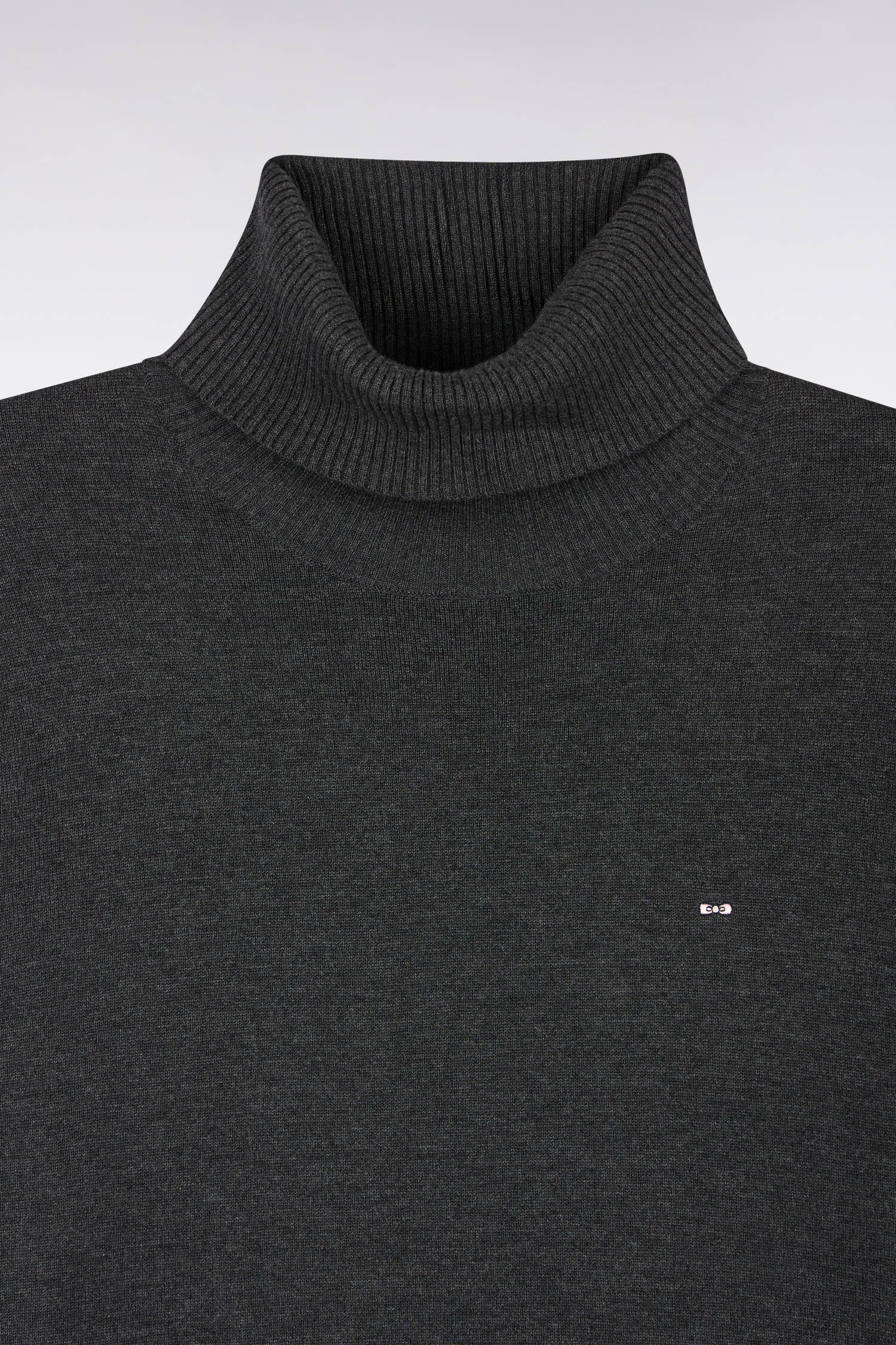 Pull à col roulé en coton et viscose gris foncé coupe droite