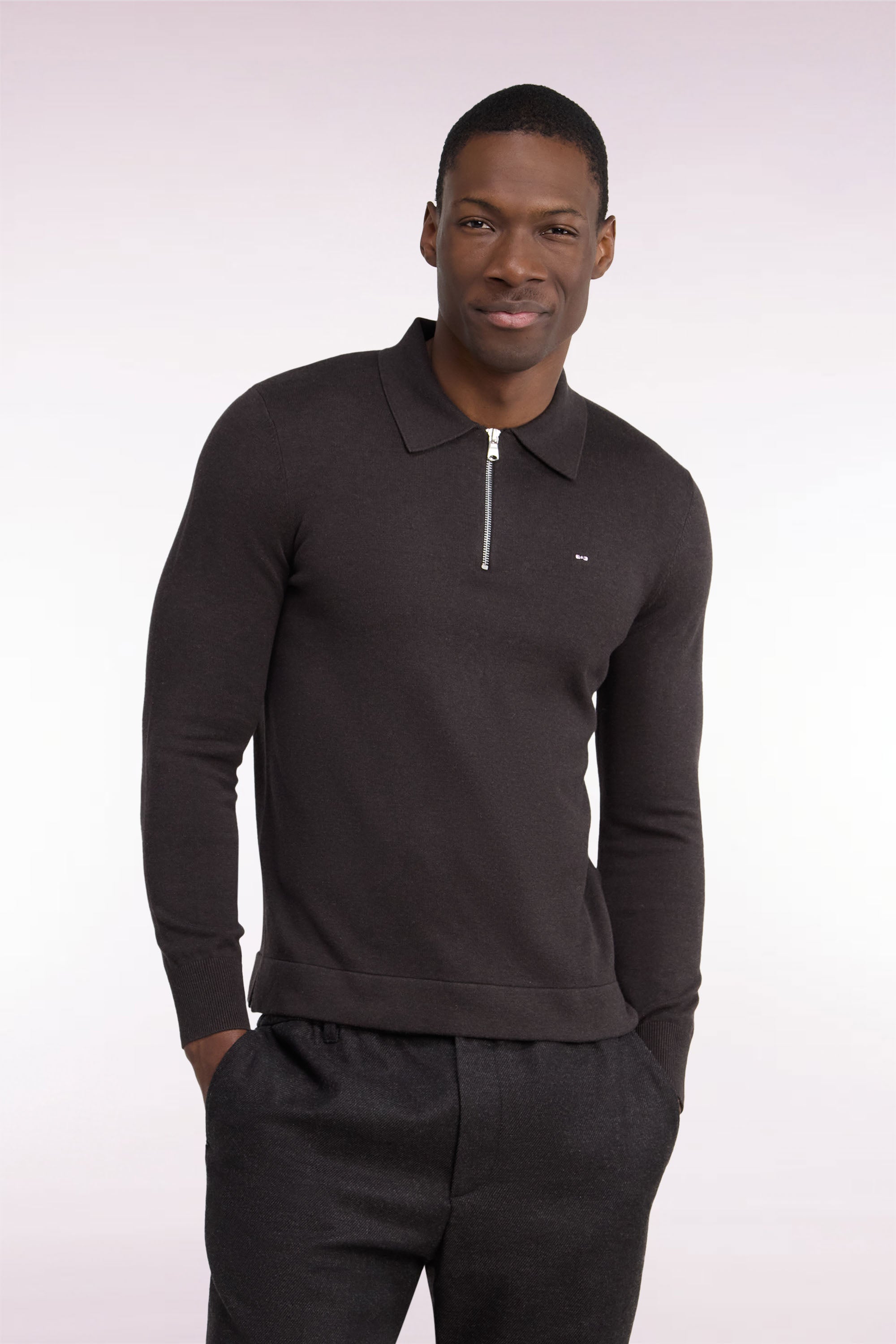 Pull à col polo zippé en coton et viscose marron coupe droite