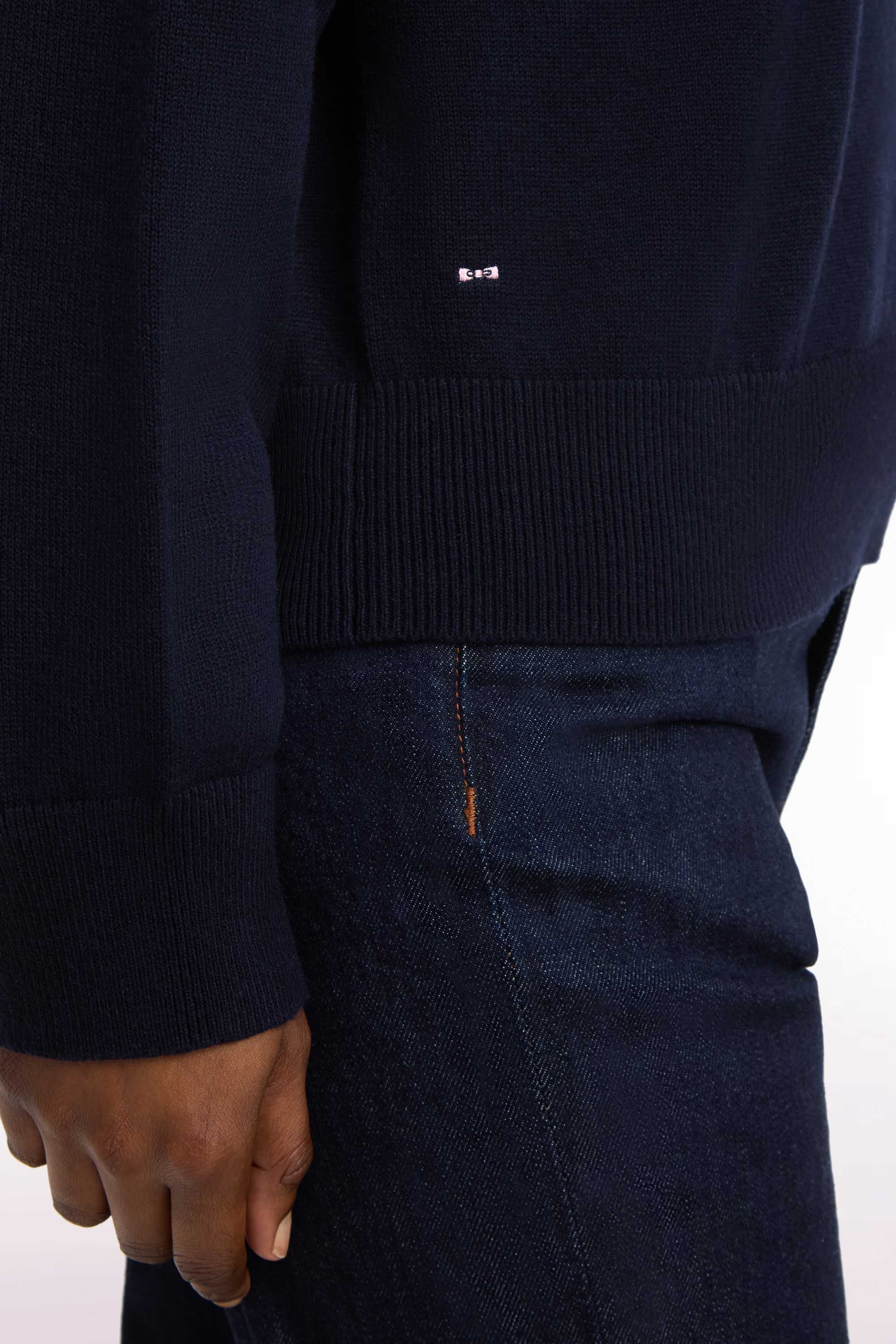 Pull col V en laine et coton marine coupe oversized