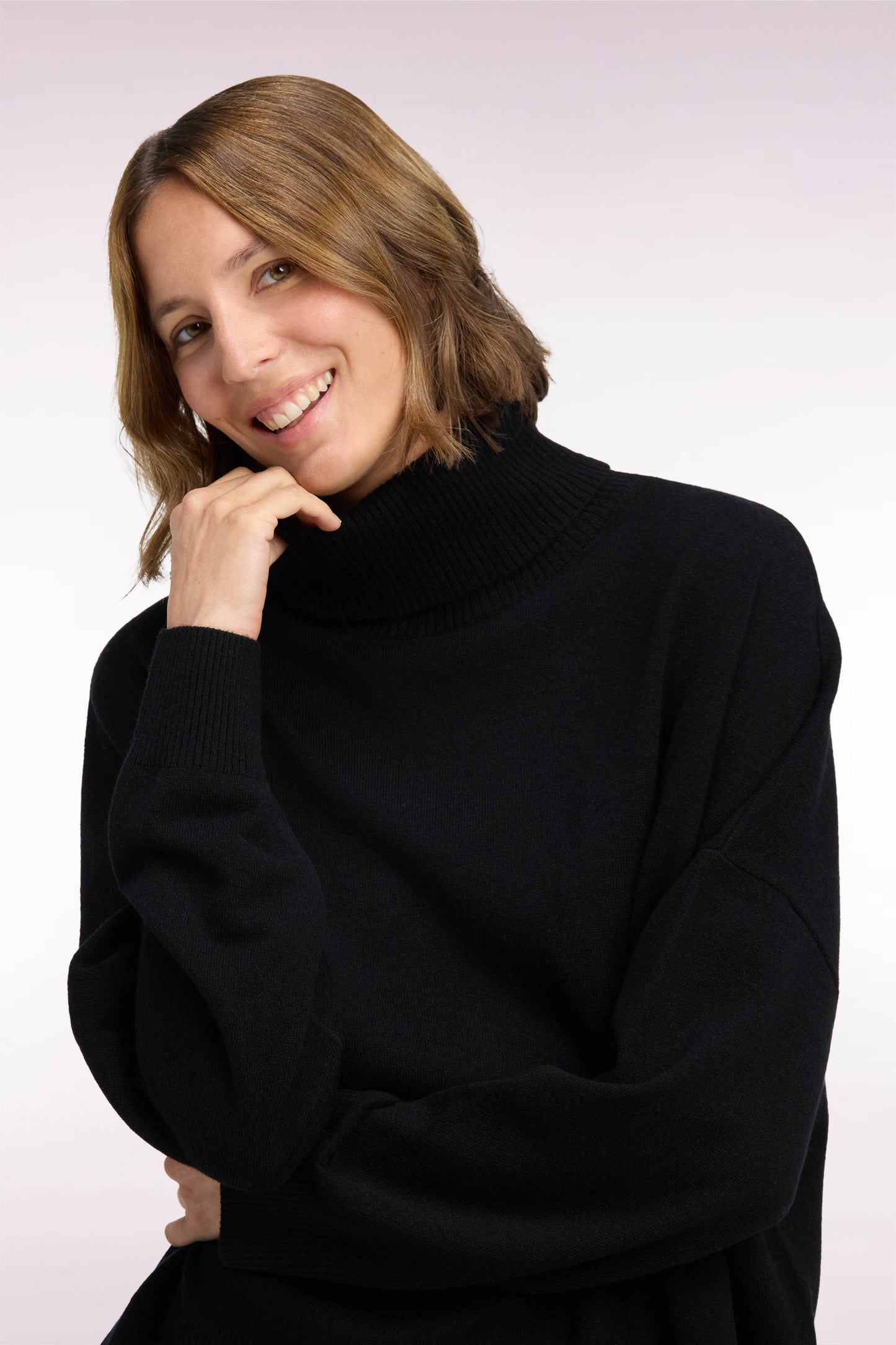Pull col roulé en laine vierge et cachemire noir
