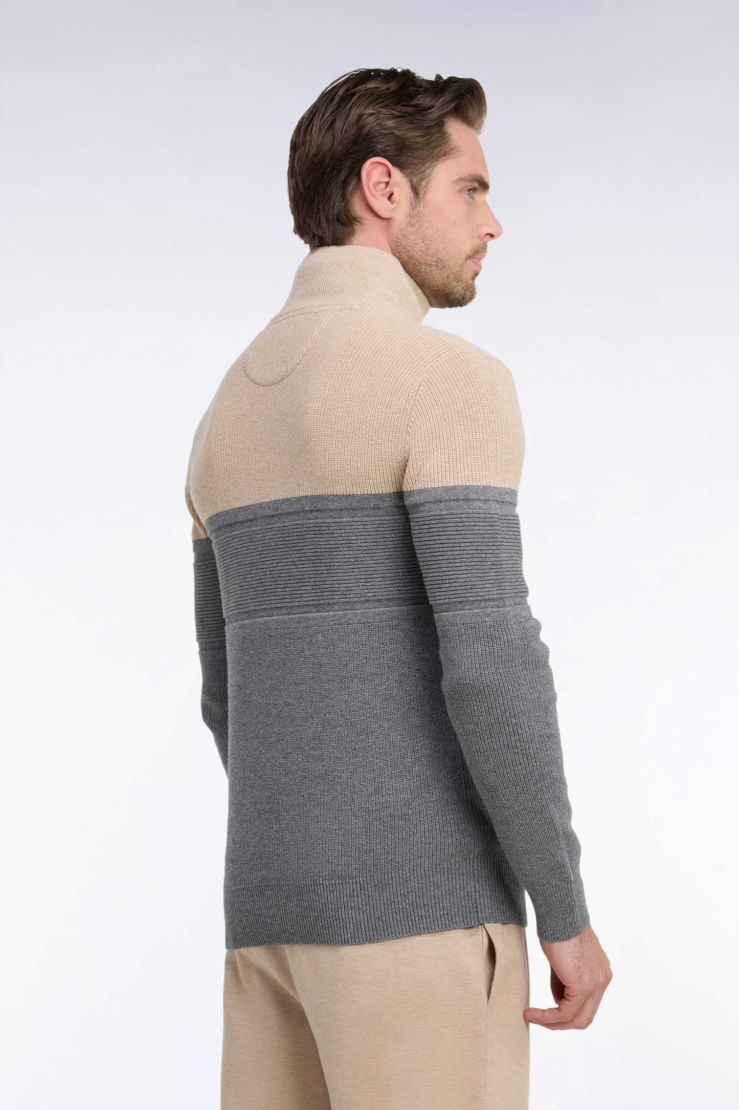 Pull à col camionneur en laine et coton bicolore beige et gris