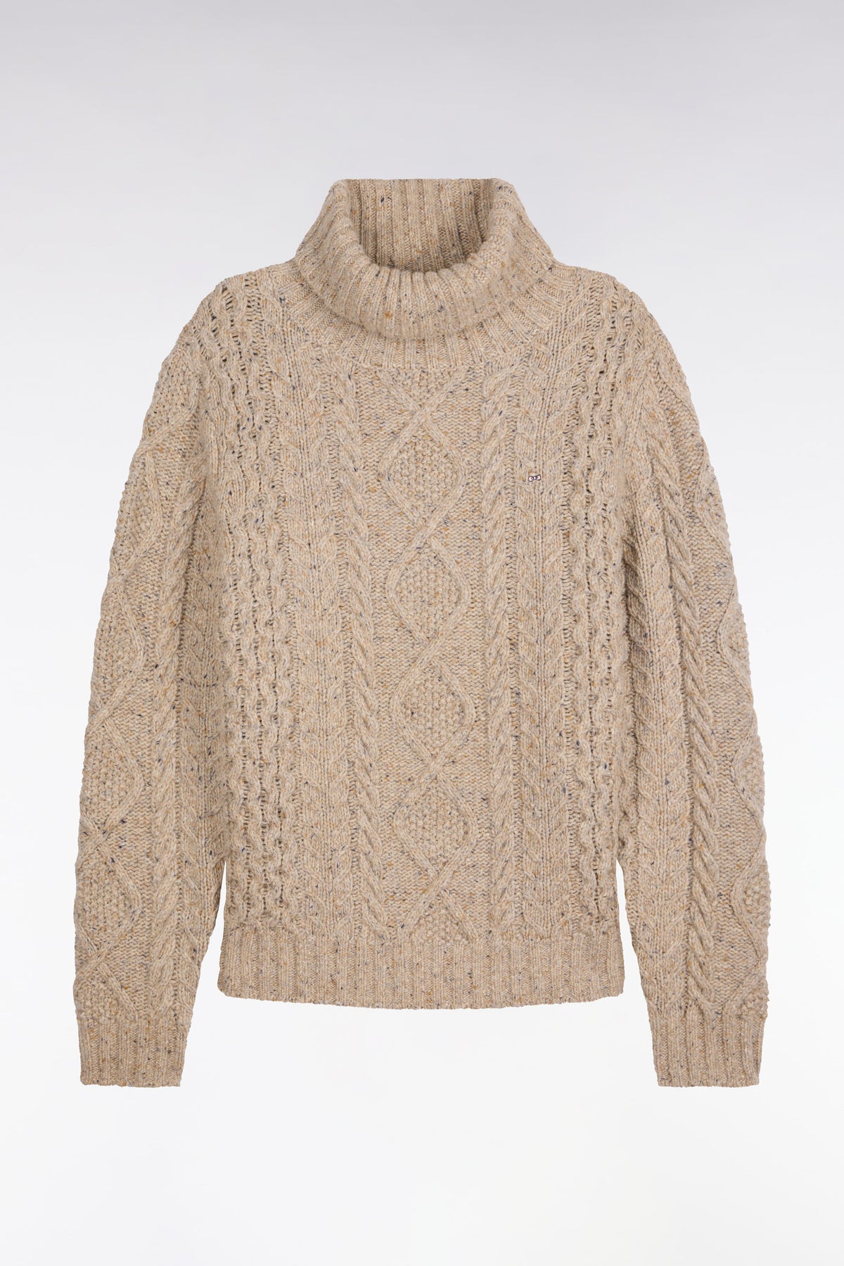 Pull à col roulé en maille torsadée beige coupe droite
