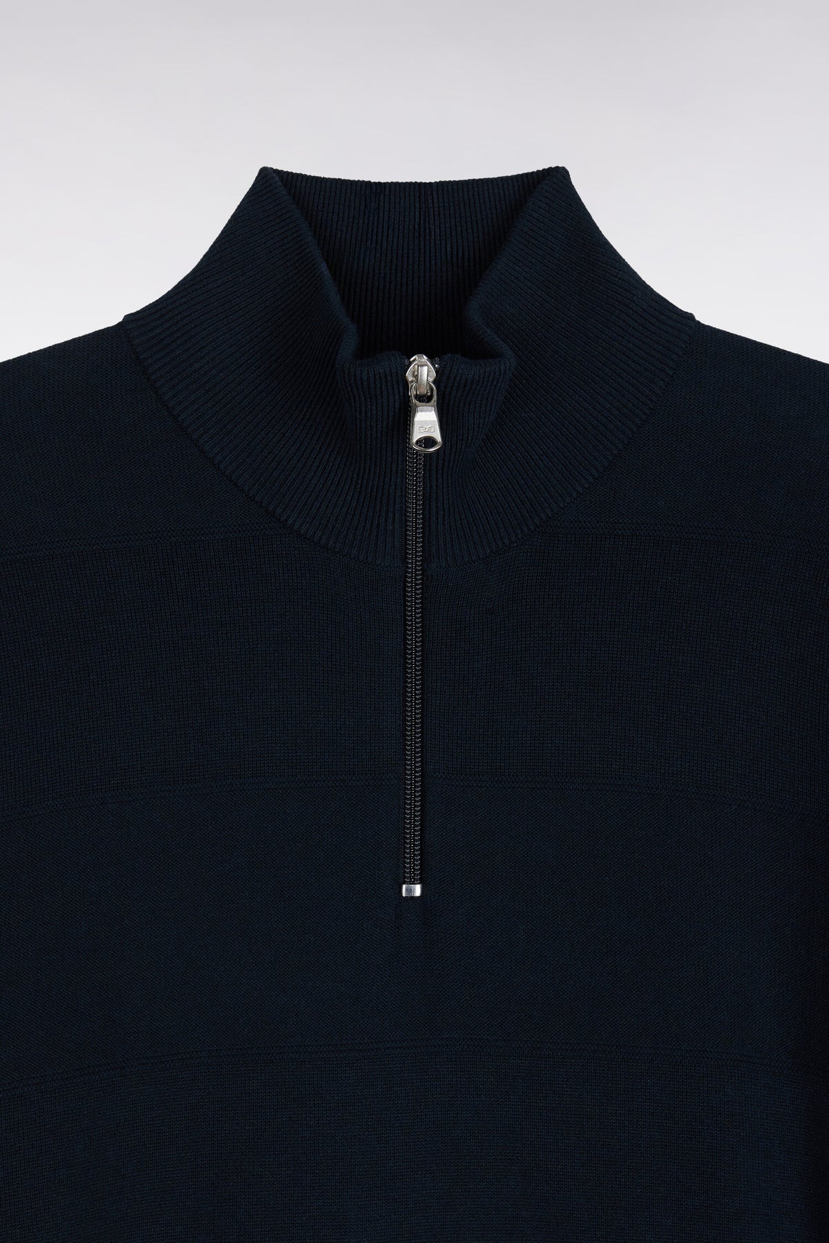 Pull golf à col montant zippé en coton et viscose marine coupe droite