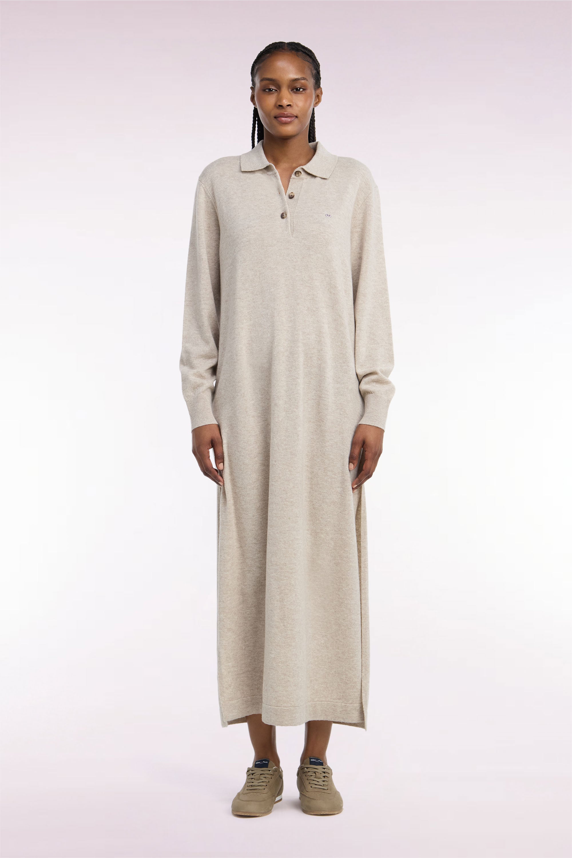 Robe midi à col polo en laine vierge et cachemire beige coupe droite