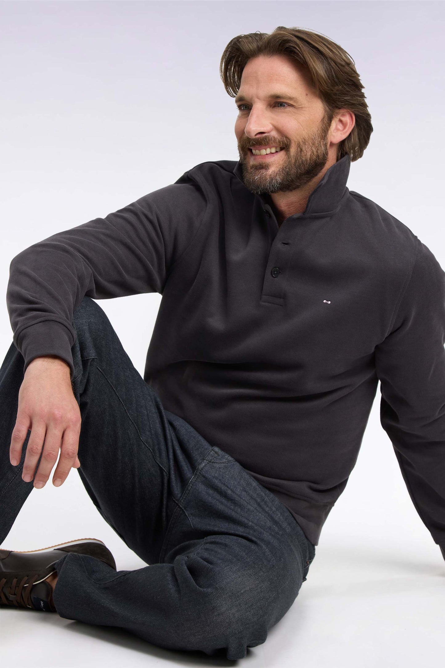 Sweatshirt col polo en coton marron coupe droite