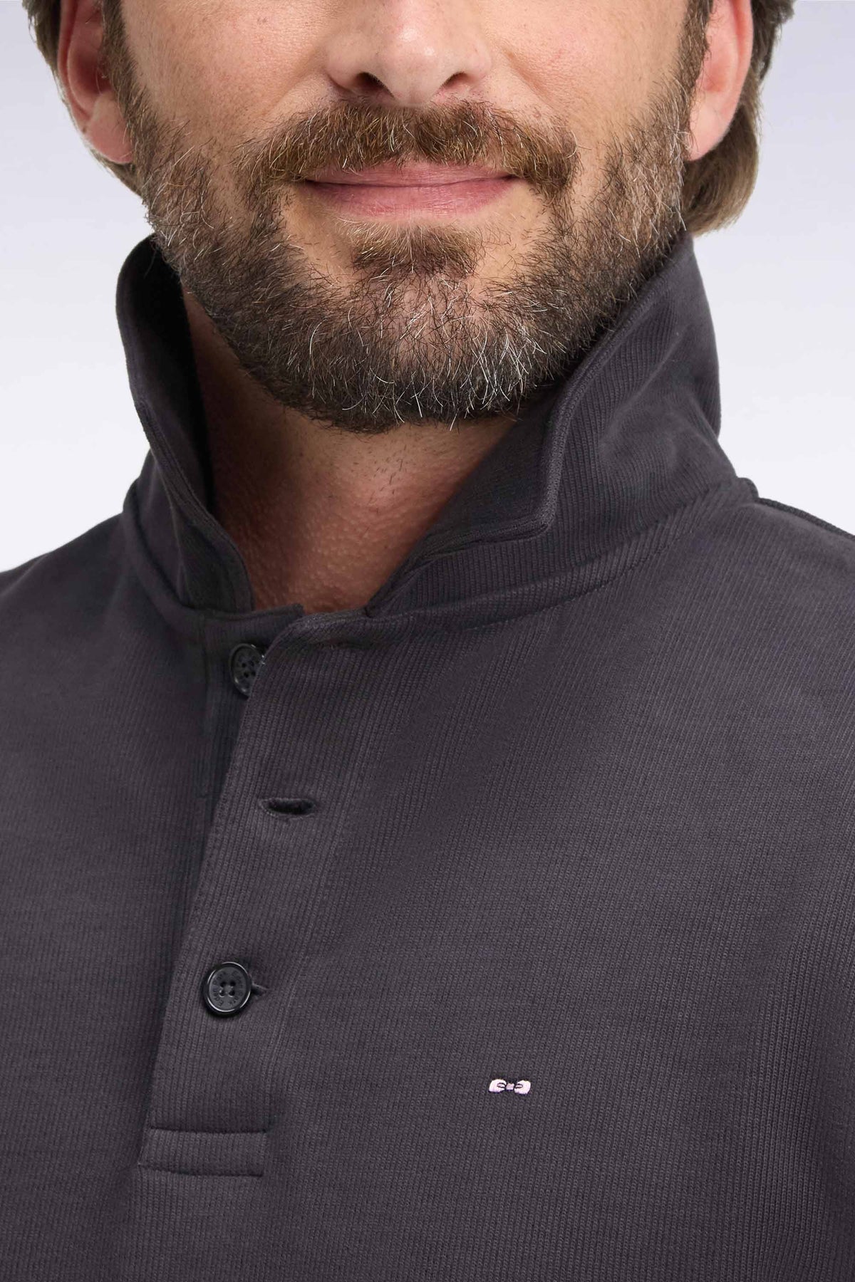 Sweatshirt col polo en coton marron coupe droite