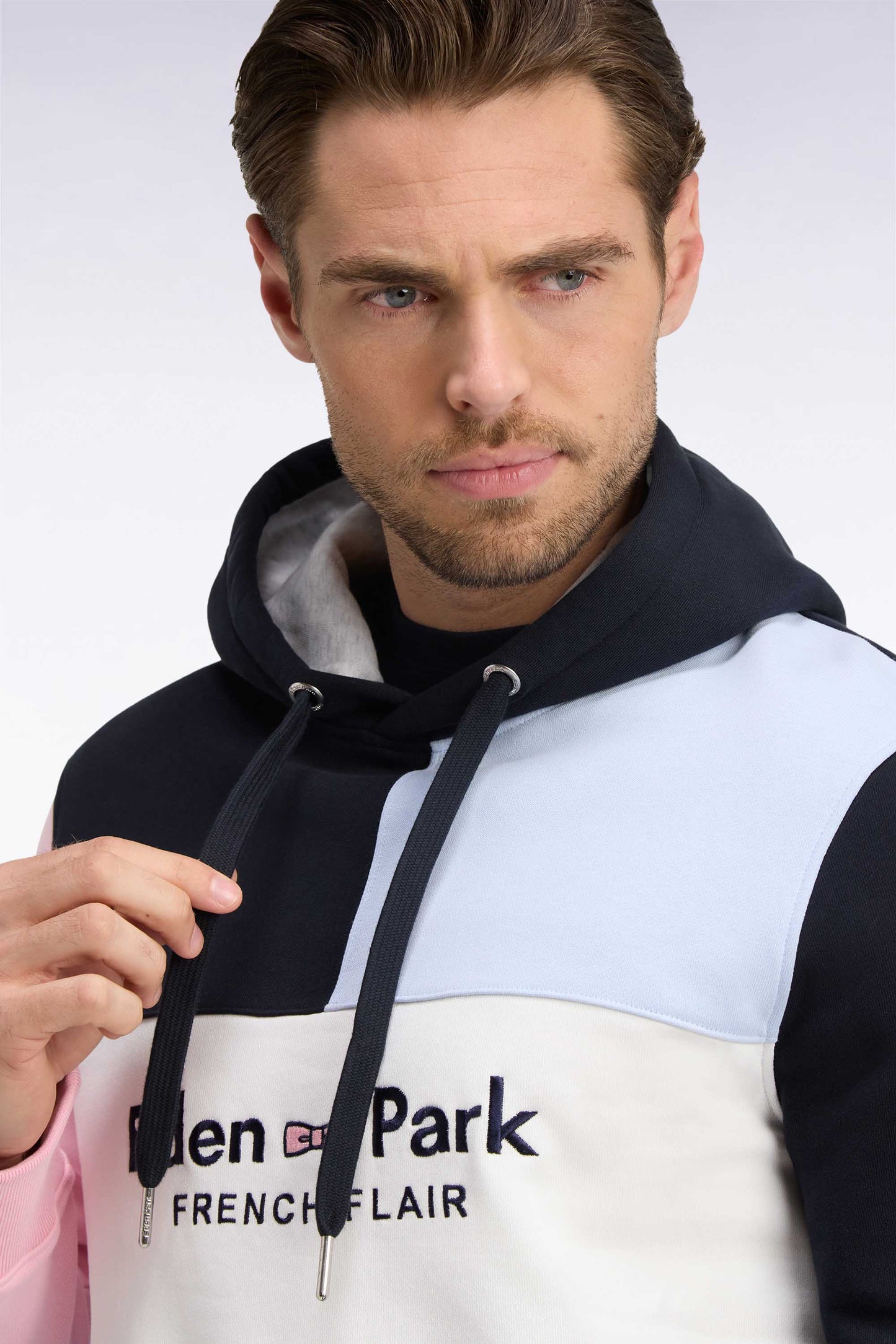 Sweatshirt à capuche en coton marine brodé coupe droite
