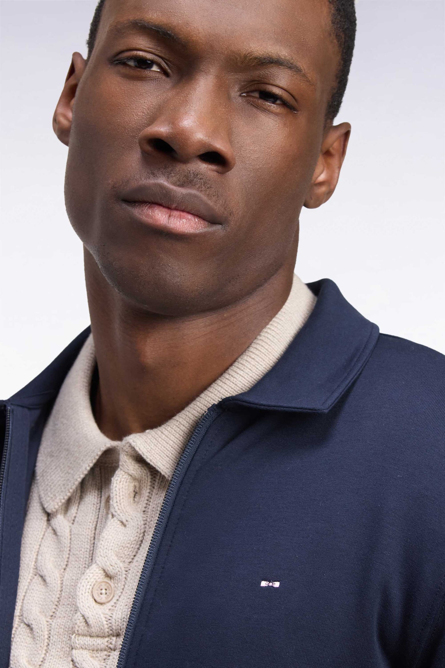 Sweatshirt zippé à col polo en coton marine coupe droite