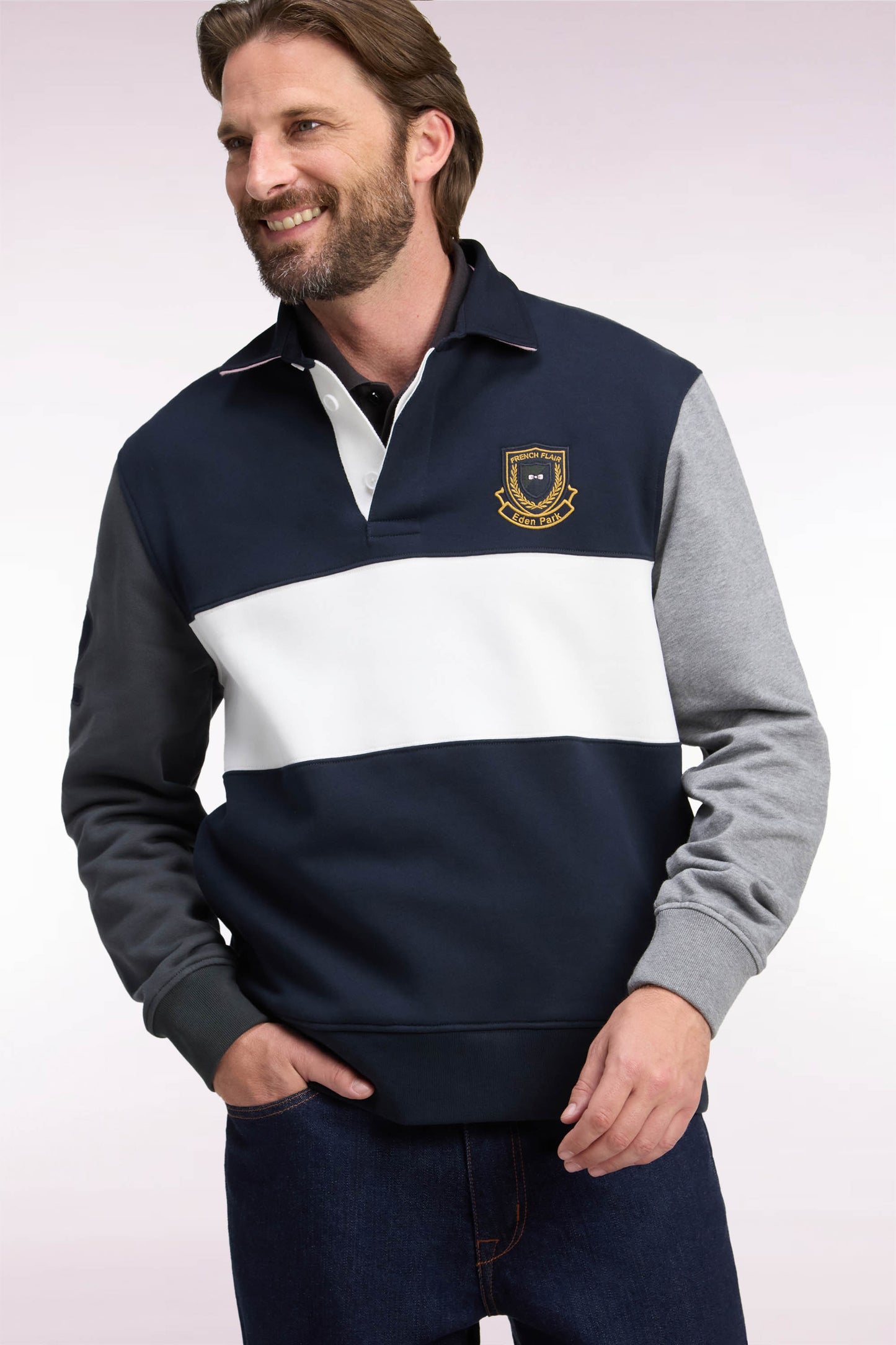 Sweatshirt en coton à découpes marine écusson brodé